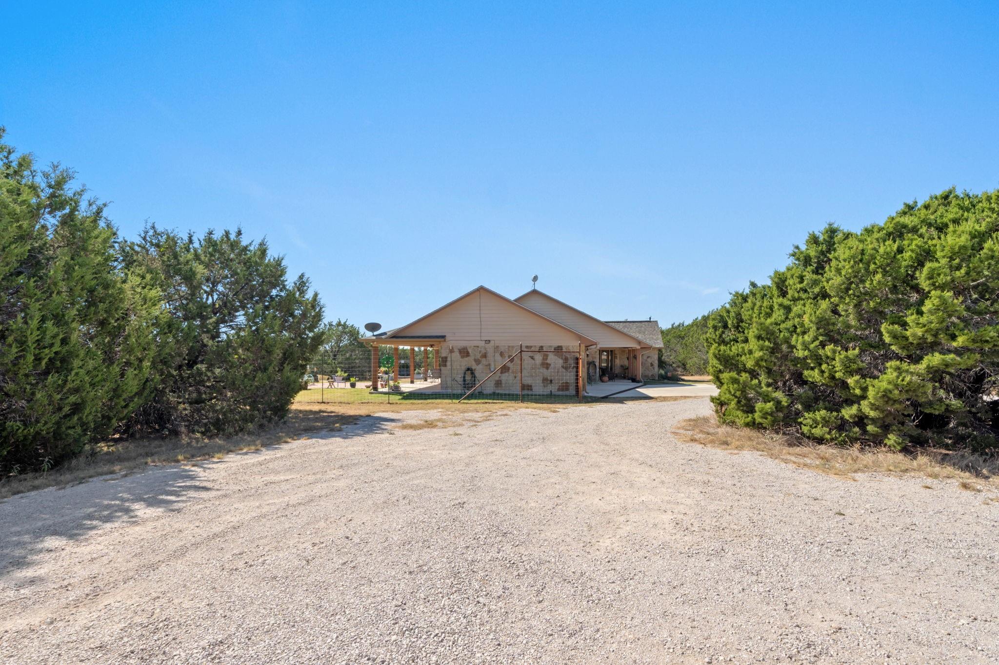 301 Sable Pass Property Photo 32