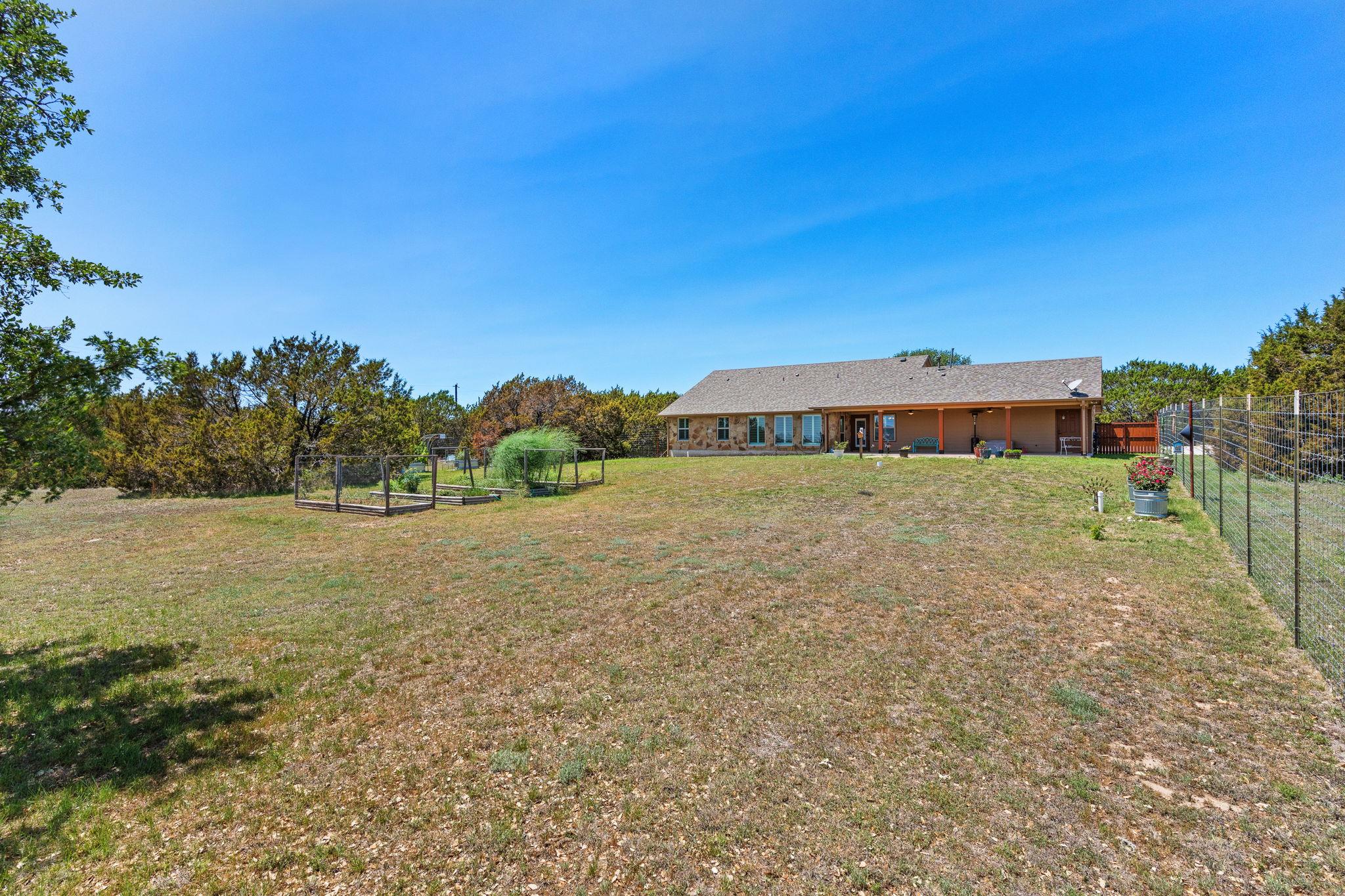 301 Sable Pass Property Photo 37