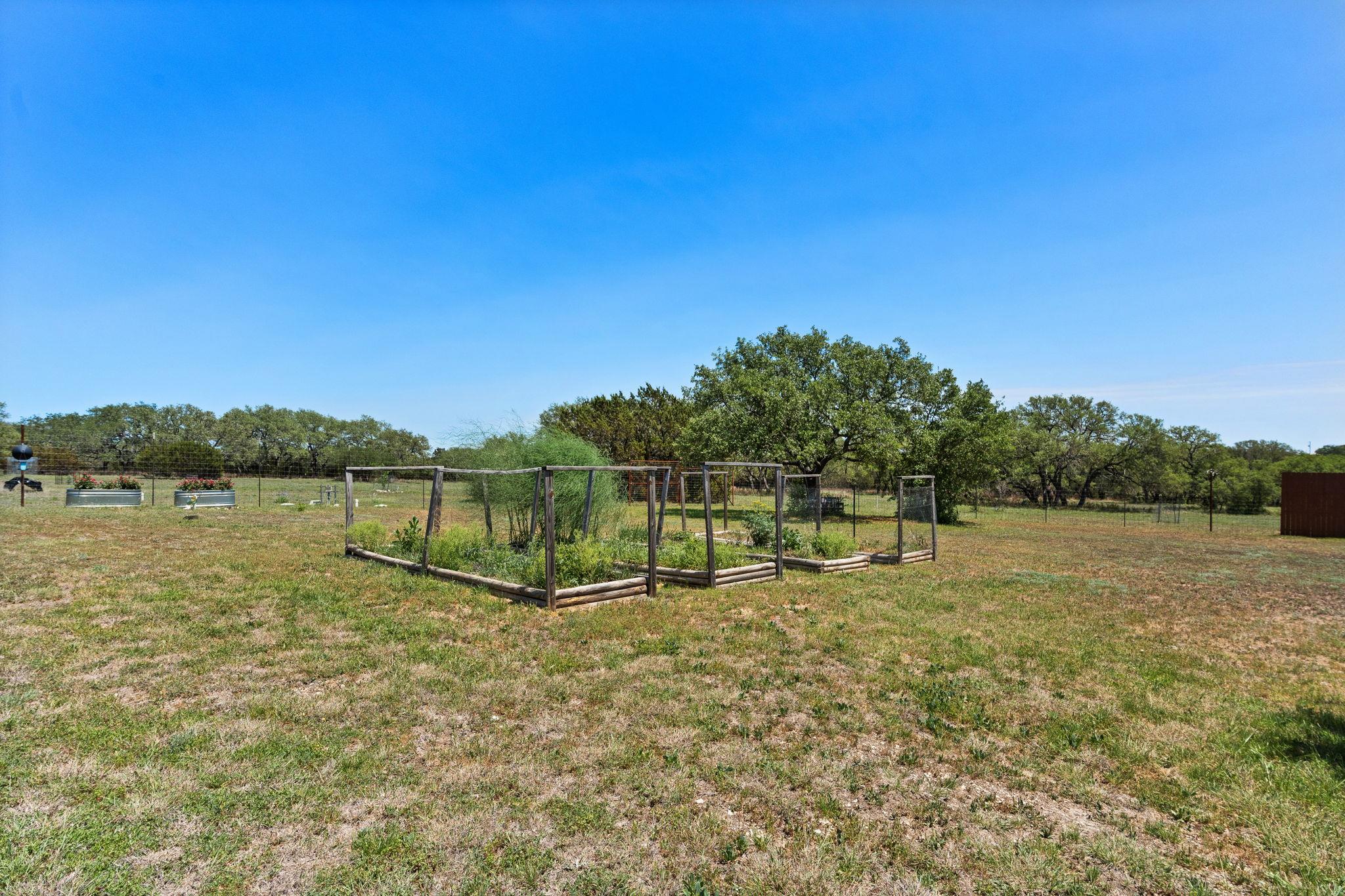 301 Sable Pass Property Photo 38