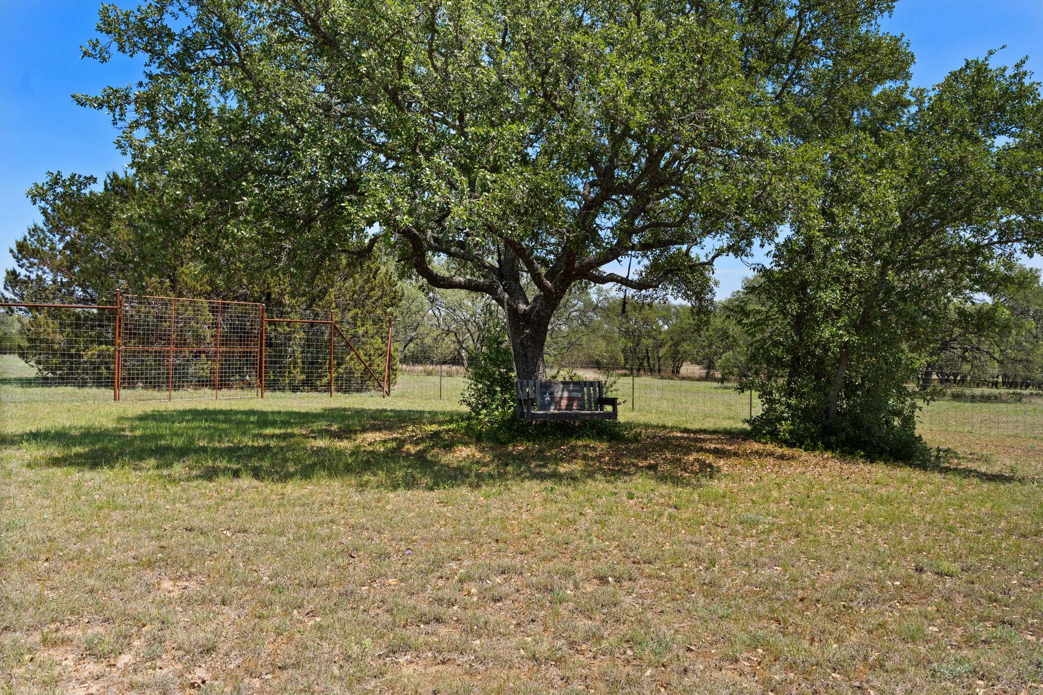 301 Sable Pass Property Photo 39