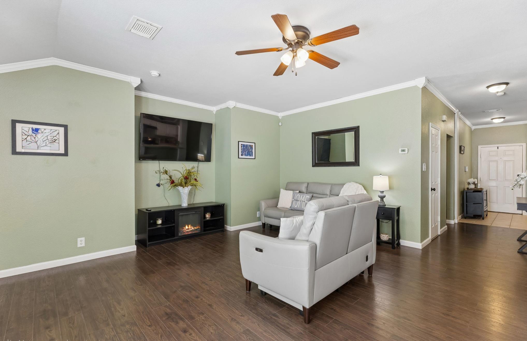 159 Invierno St Property Photo 2