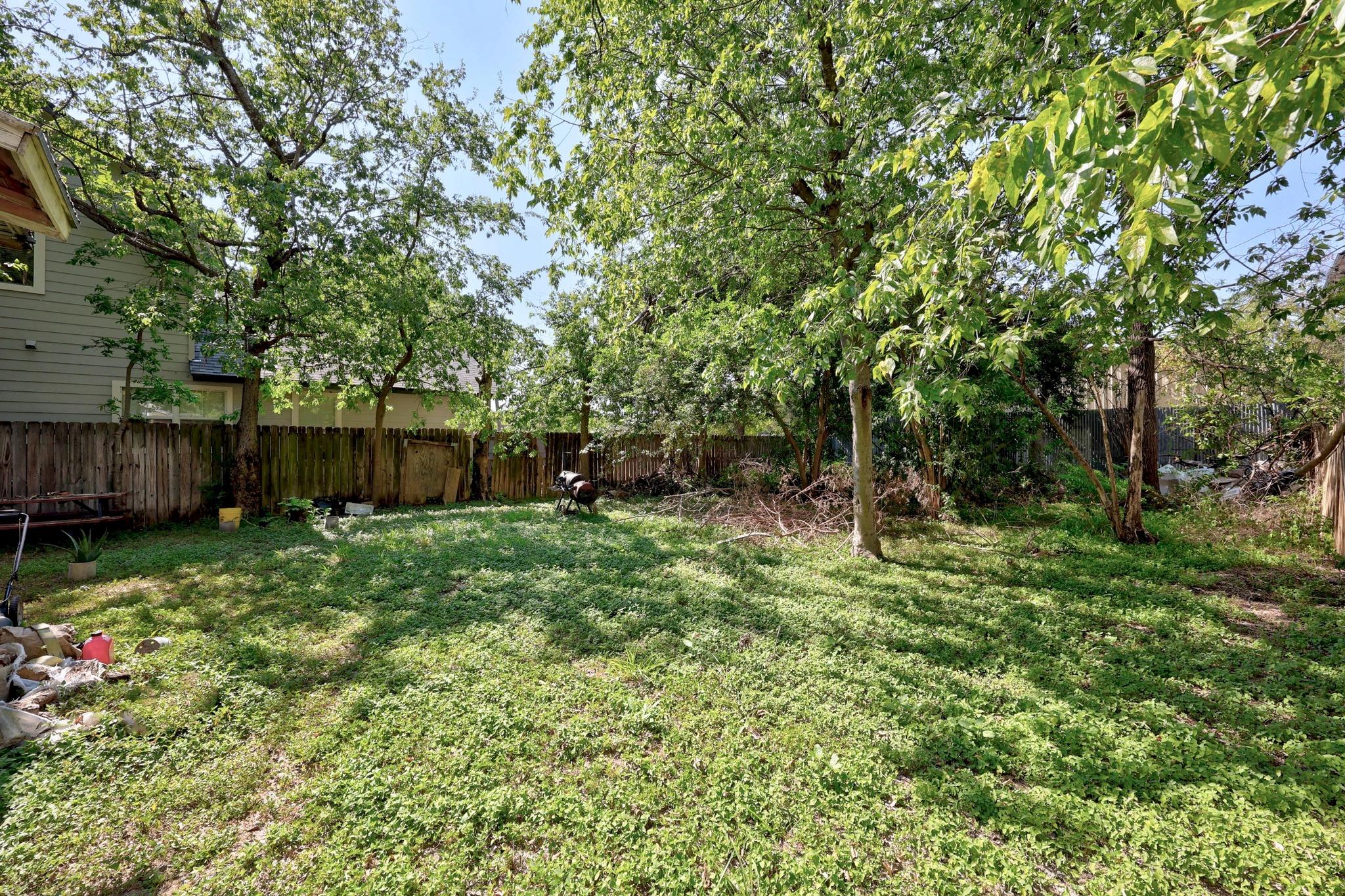 2909 E 5th St Property Photo 9