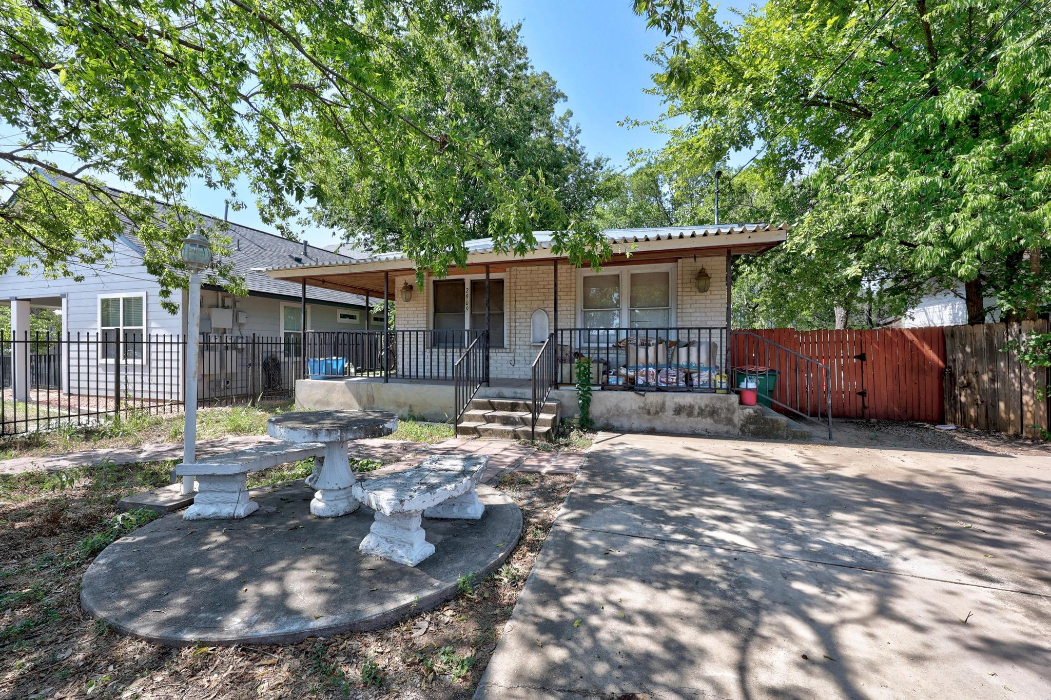 2909 E 5th St Property Photo 18