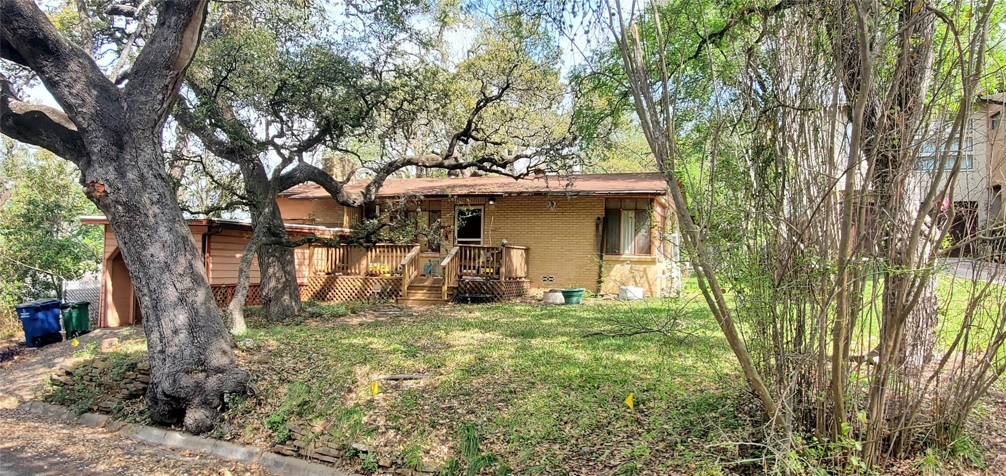 2206 La Casa Dr Property Photo