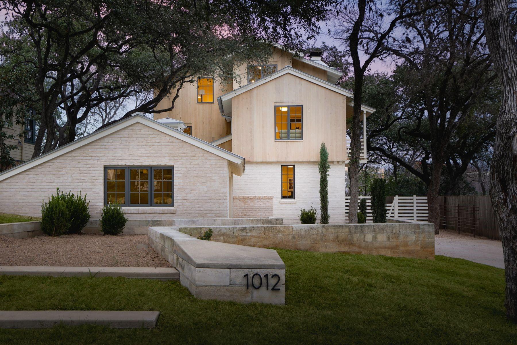 1012 Gaston Ave Property Photo