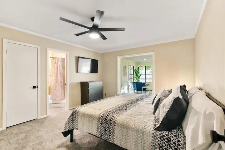 7009 Whispering Oaks Dr Property Photo 8