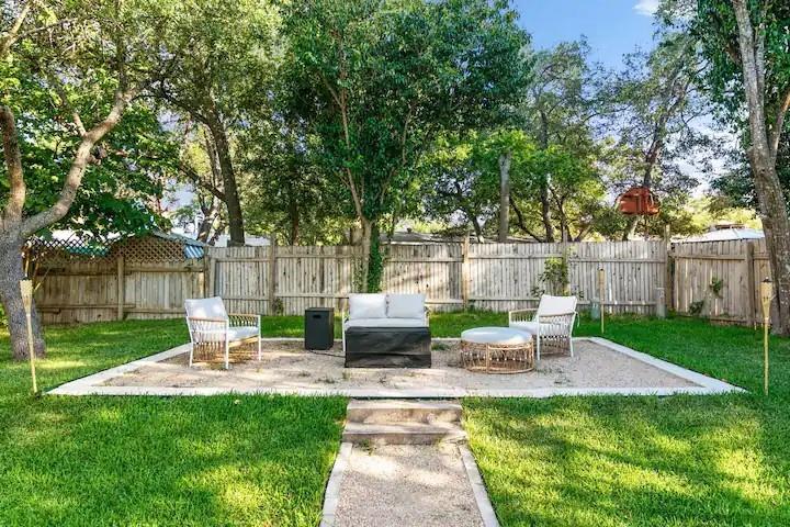 7009 Whispering Oaks Dr Property Photo 17