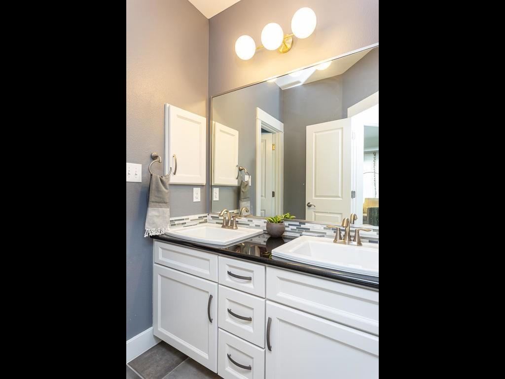 805 W Mary St Property Photo 24