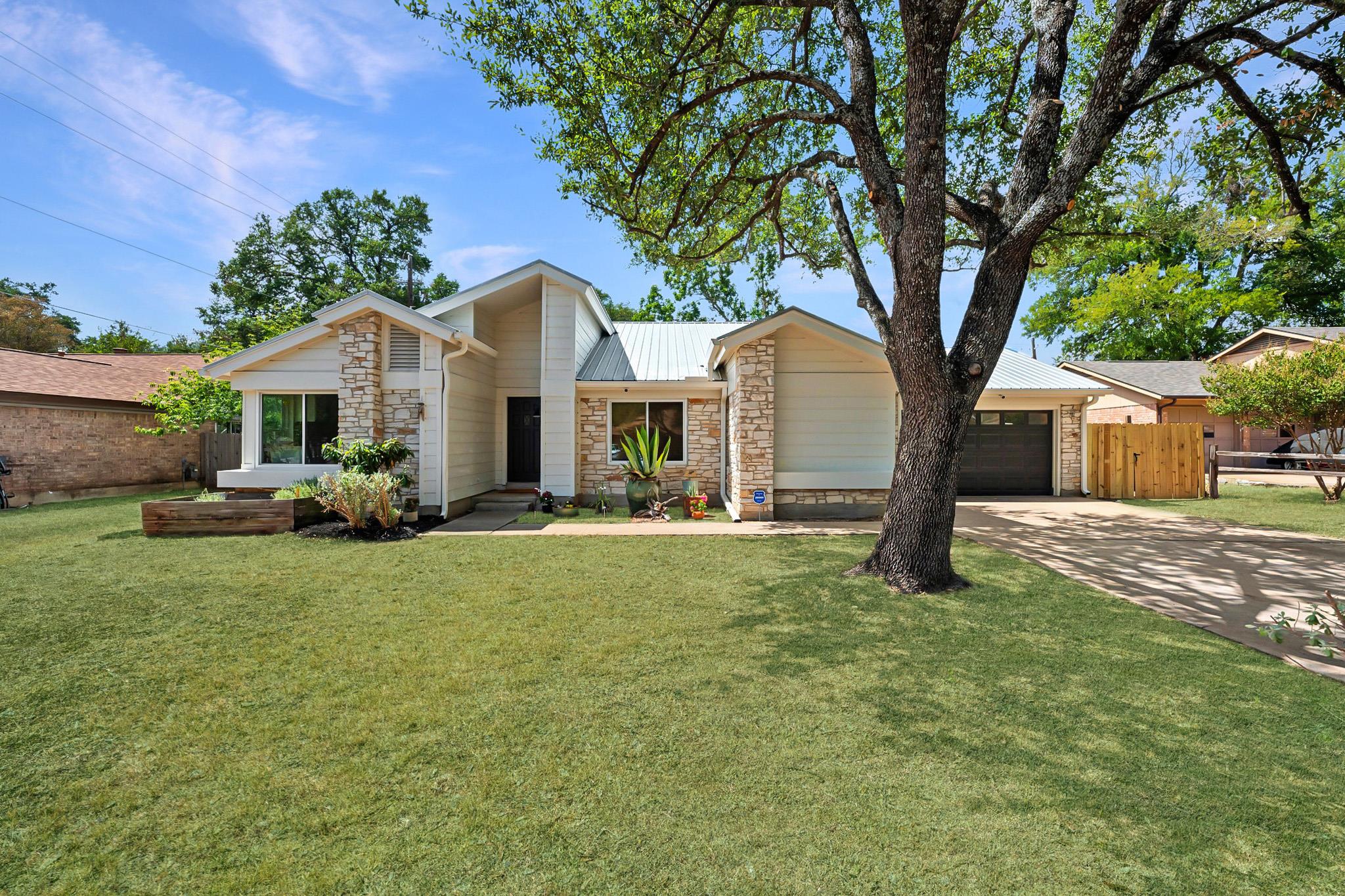 4001 Burr Oak Ln Property Photo 1