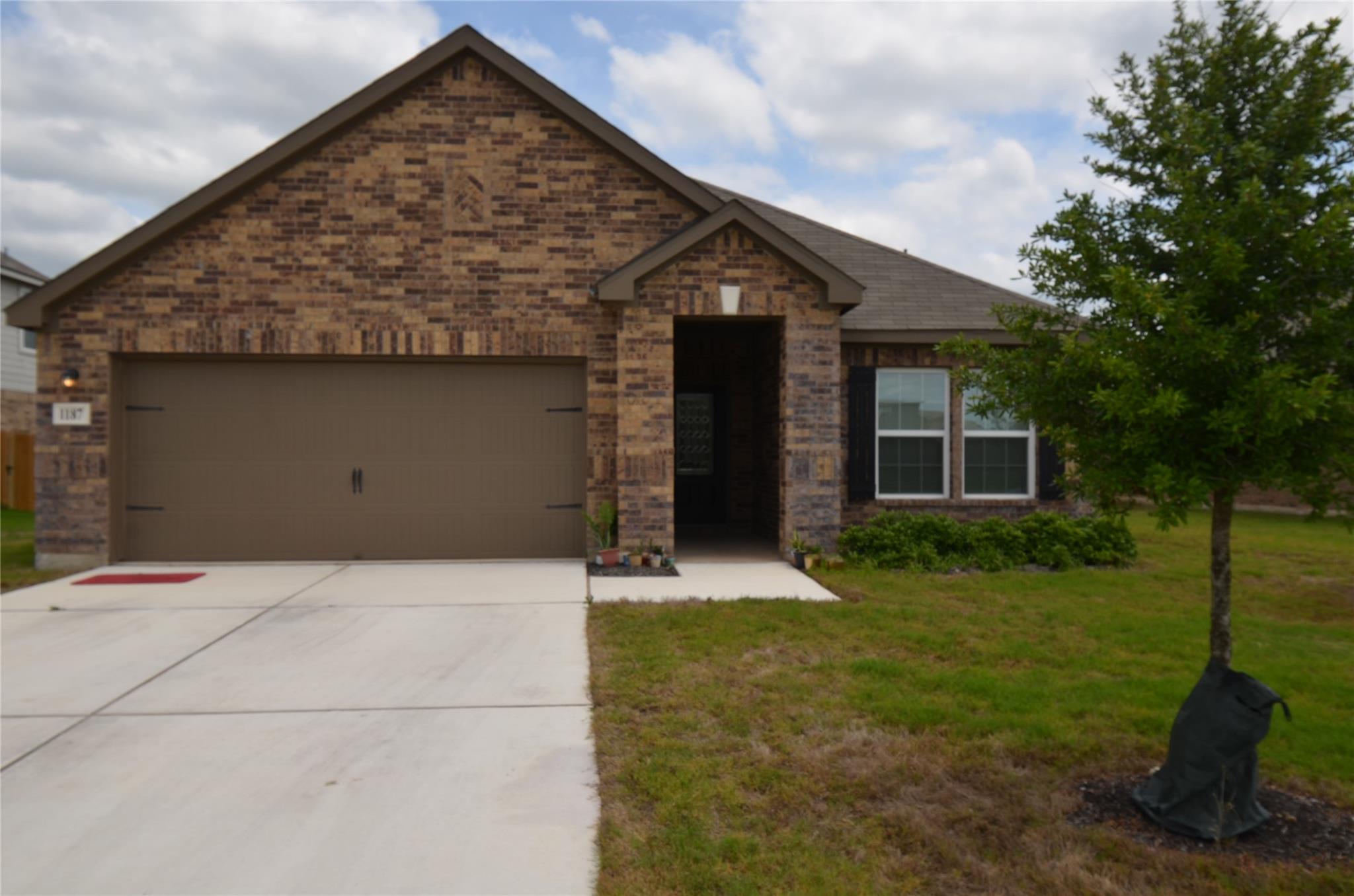 1187 Amy Dr Property Photo 1