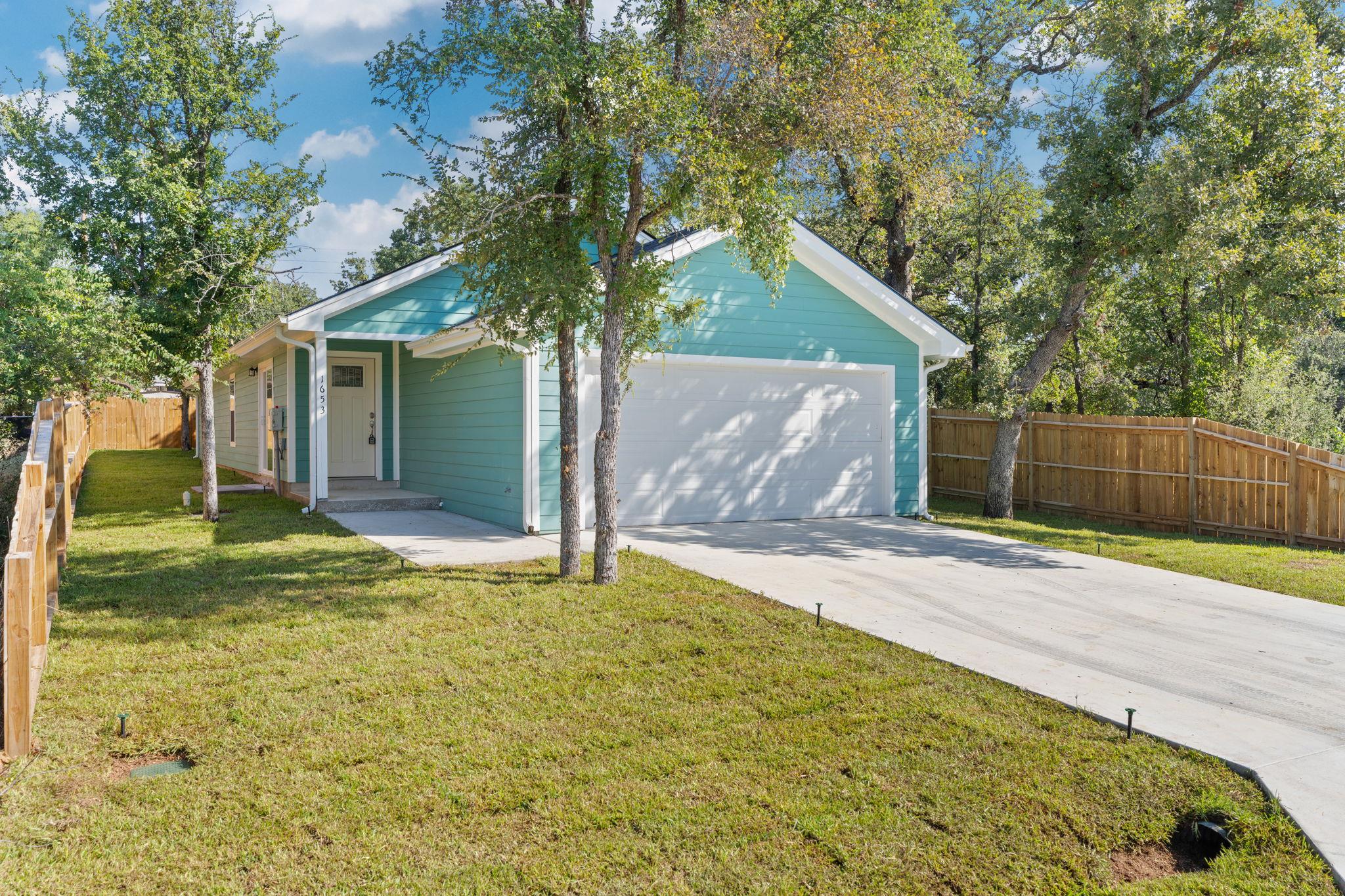 1653 Navajo Trl Property Photo 1