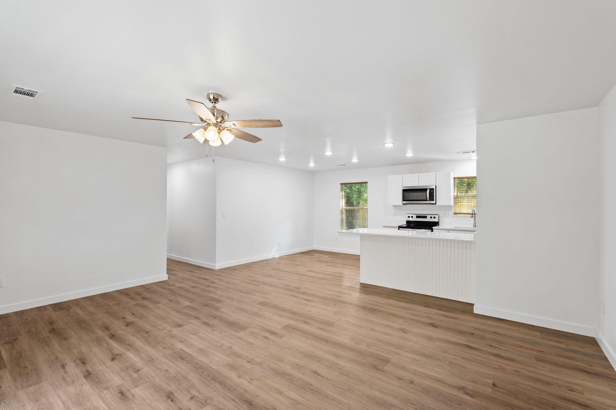 1653 Navajo Trl Property Photo 5