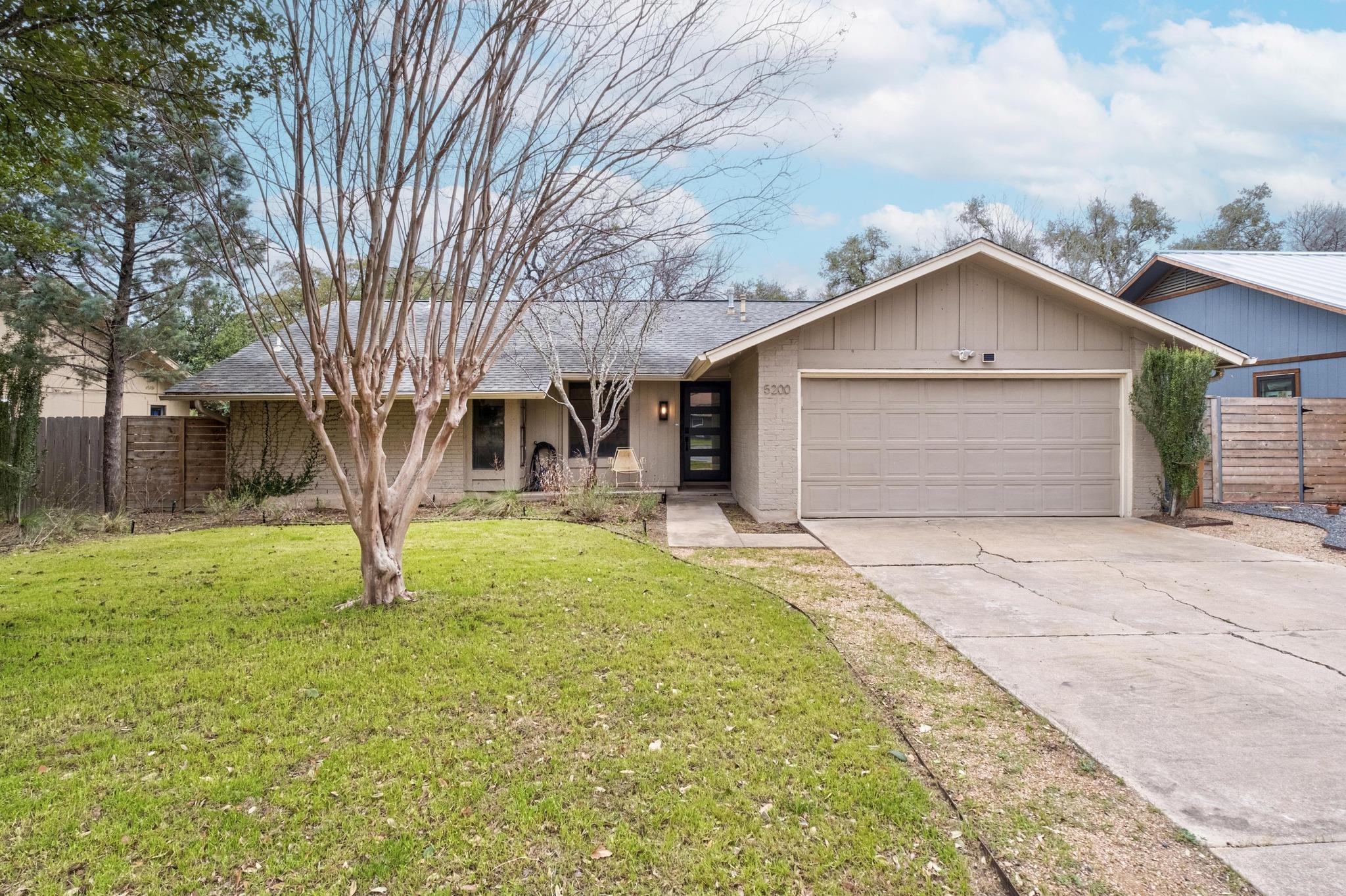 5200 Suburban Dr Property Photo