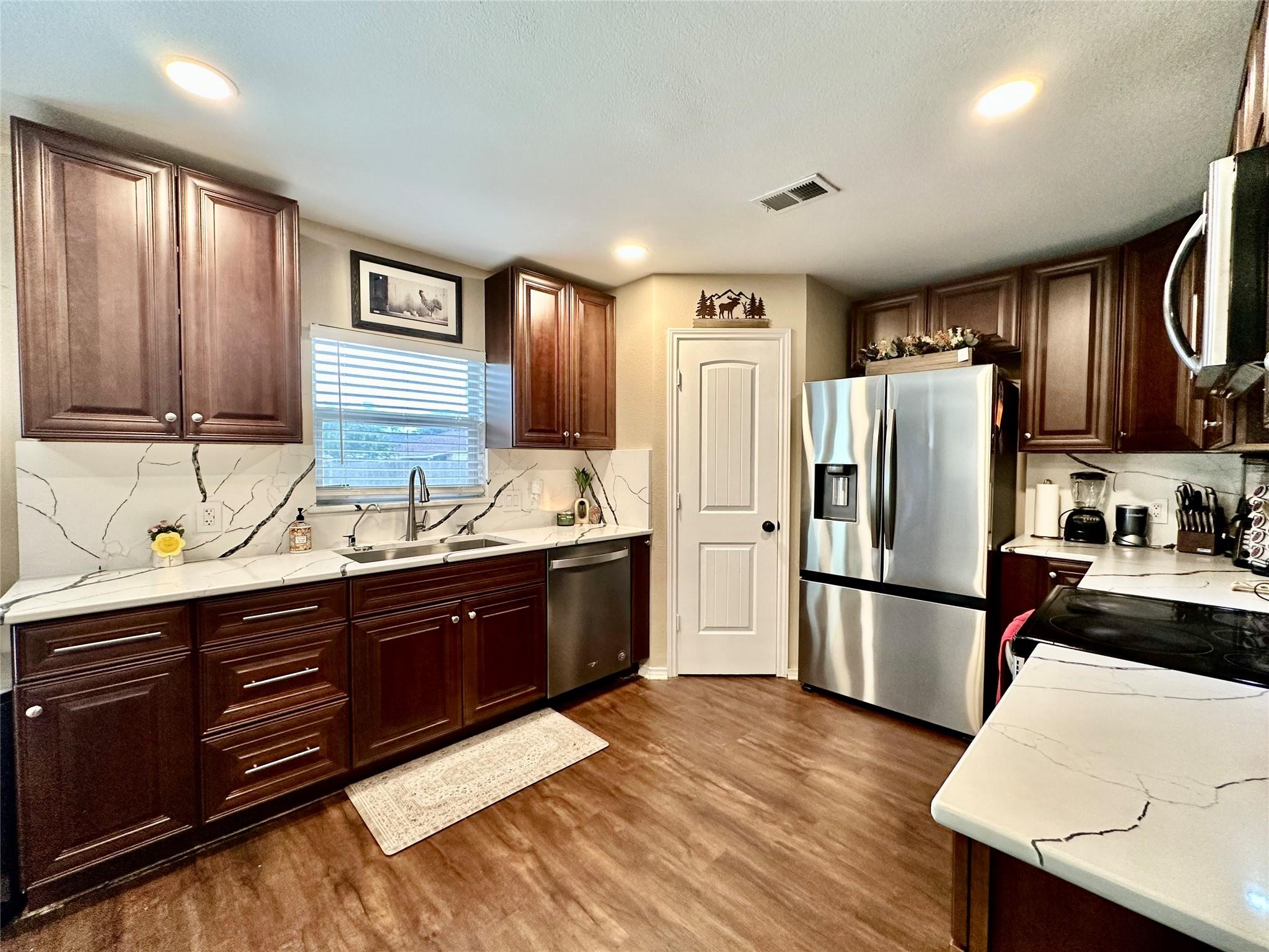 817 Tapestry Cv Property Photo 12