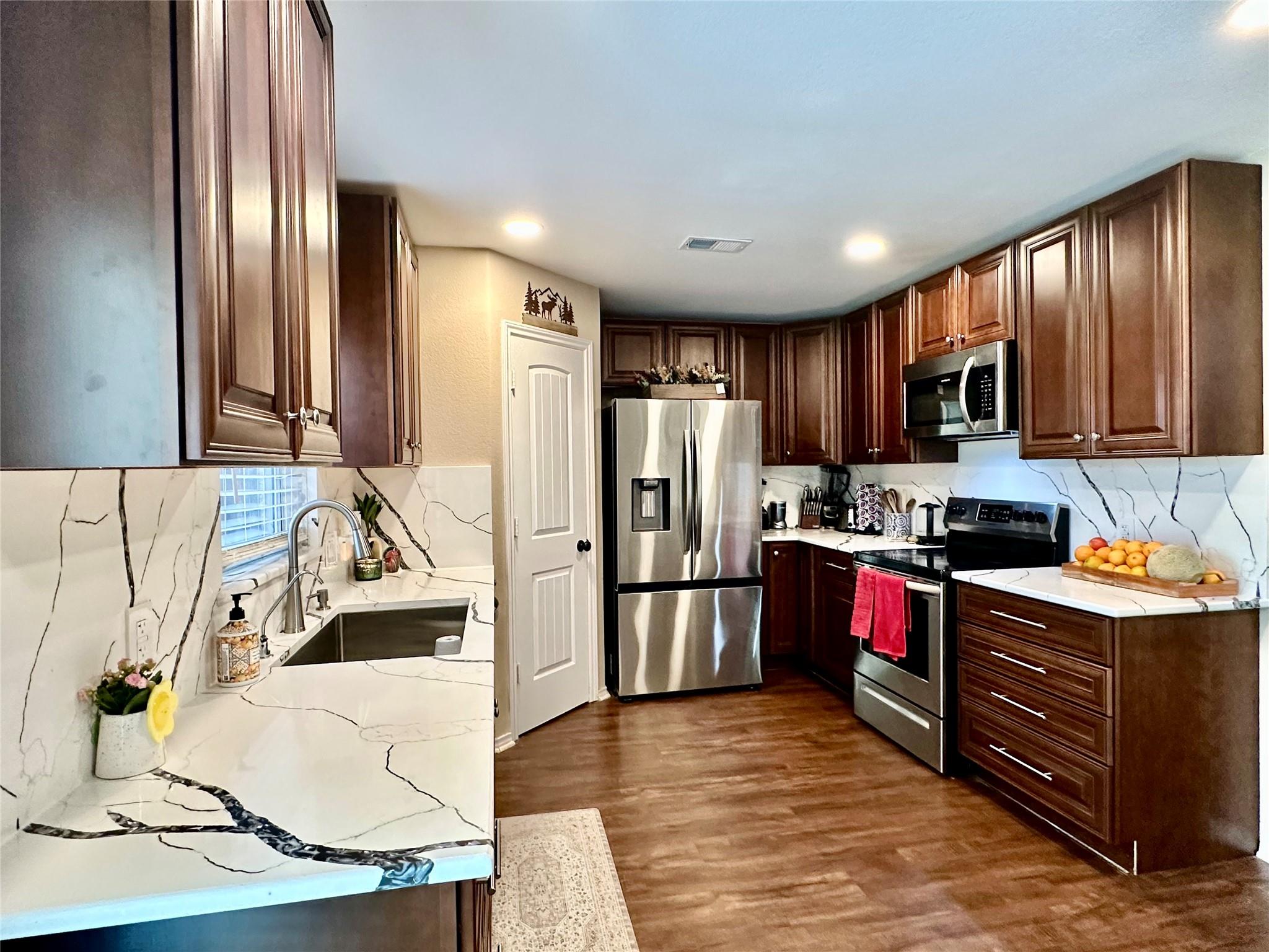 817 Tapestry Cv Property Photo 13