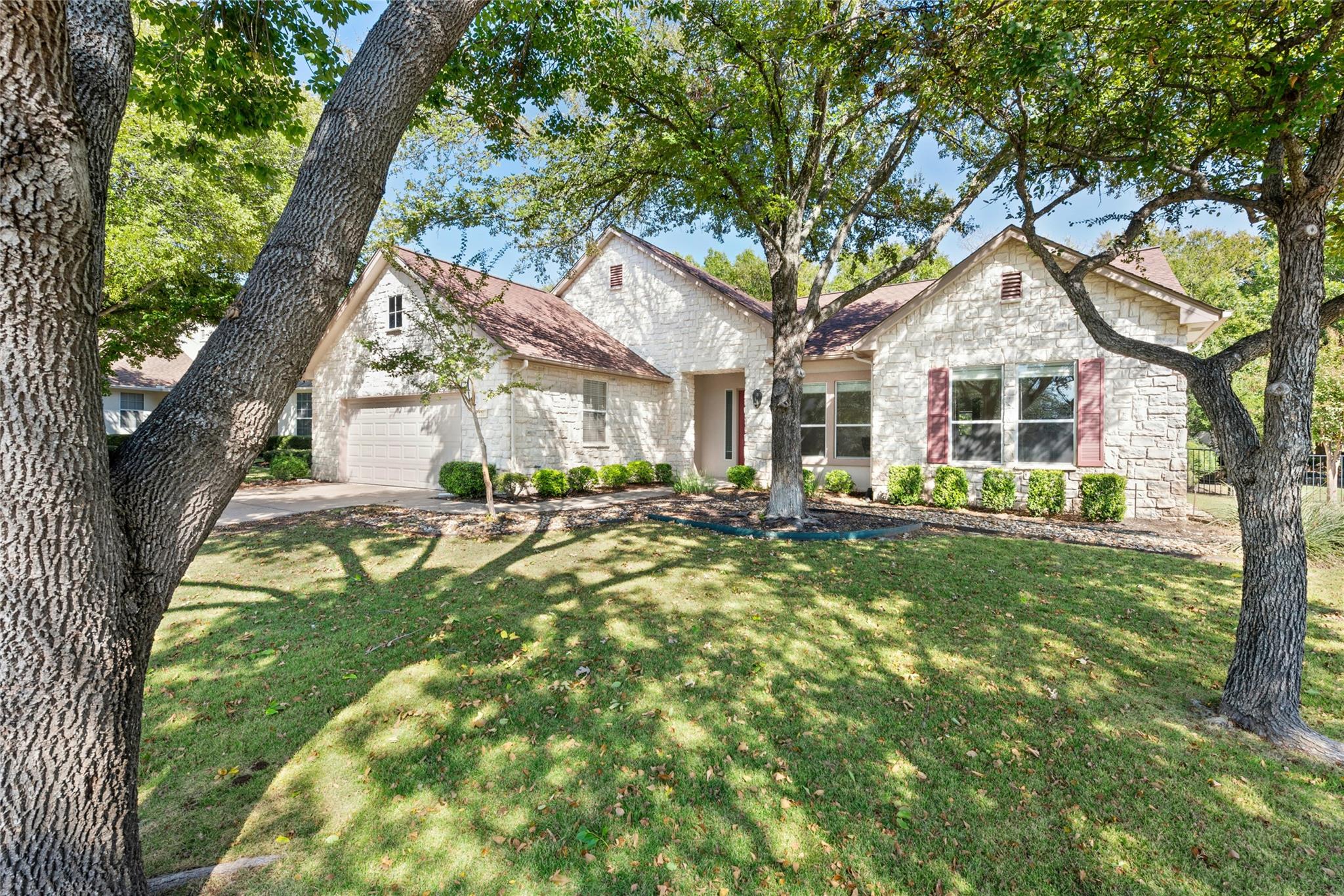 106 Waterlily Ln Property Photo 2