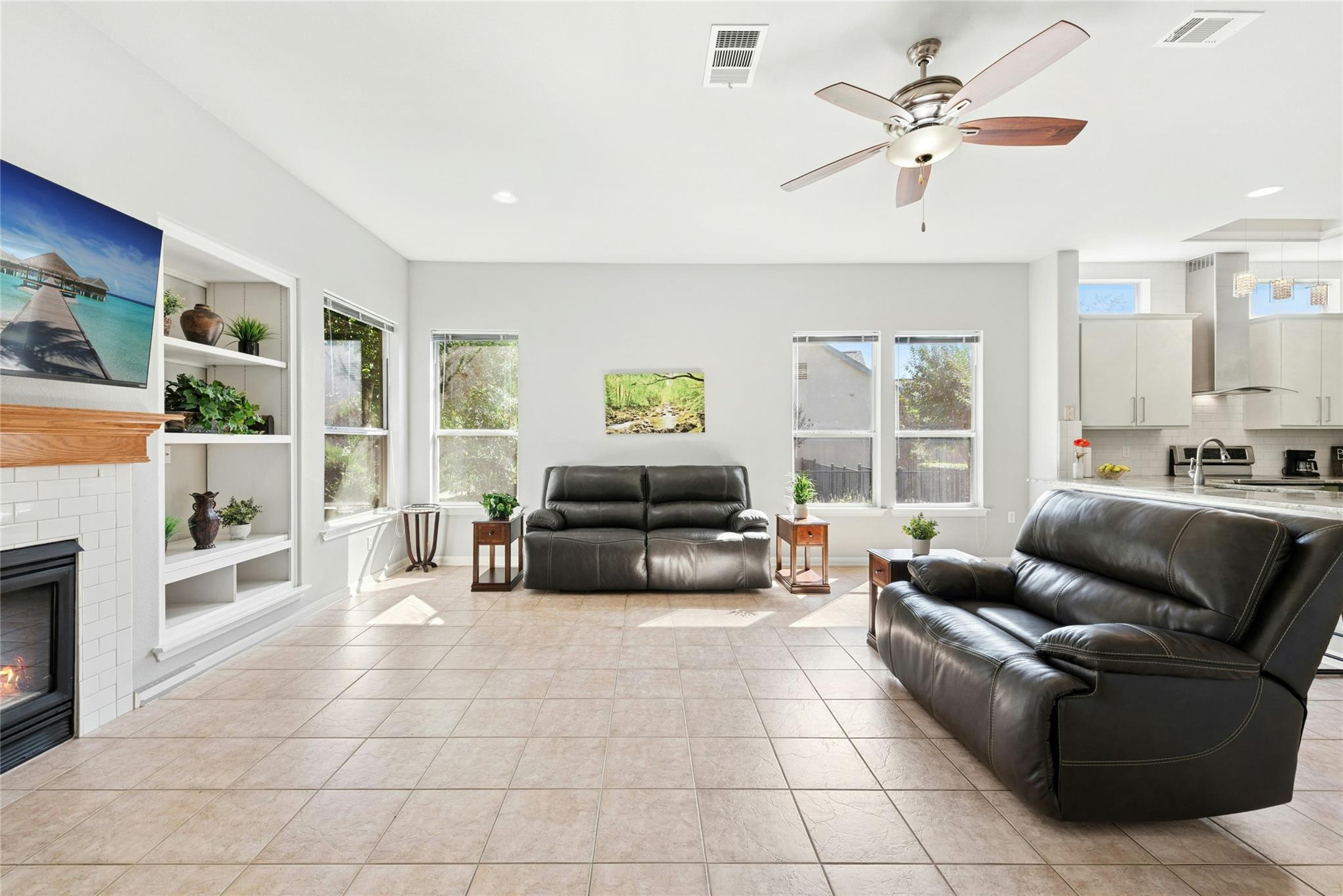 106 Waterlily Ln Property Photo 6