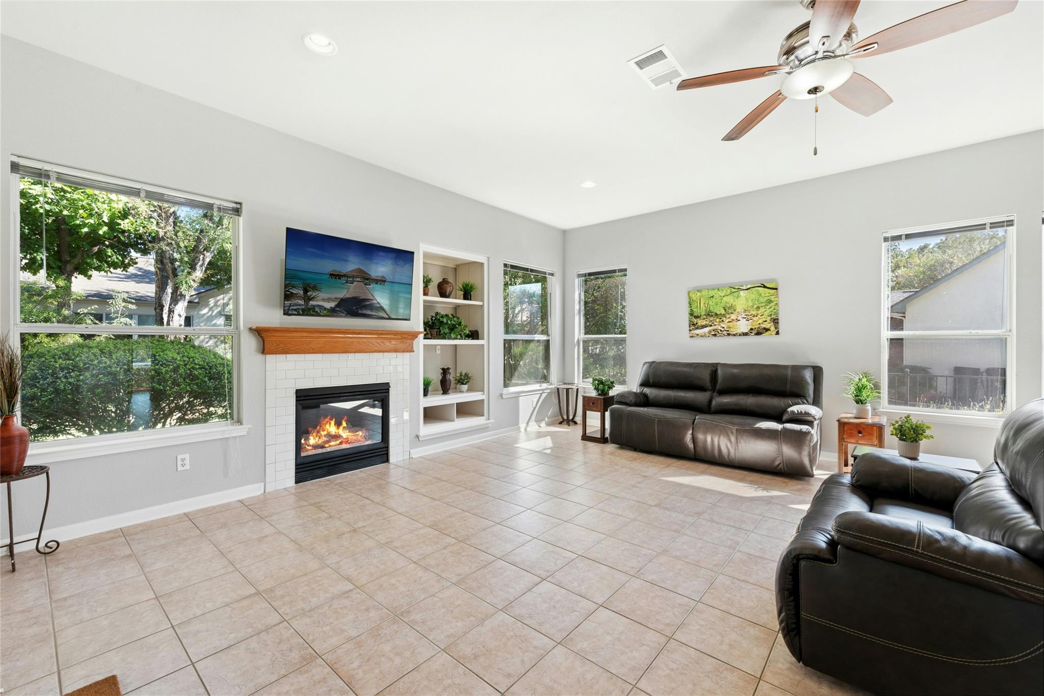 106 Waterlily Ln Property Photo 7