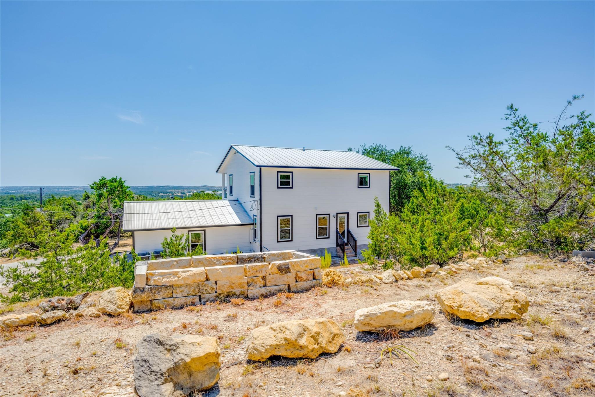 1805 Spring Valley Dr Property Photo 3