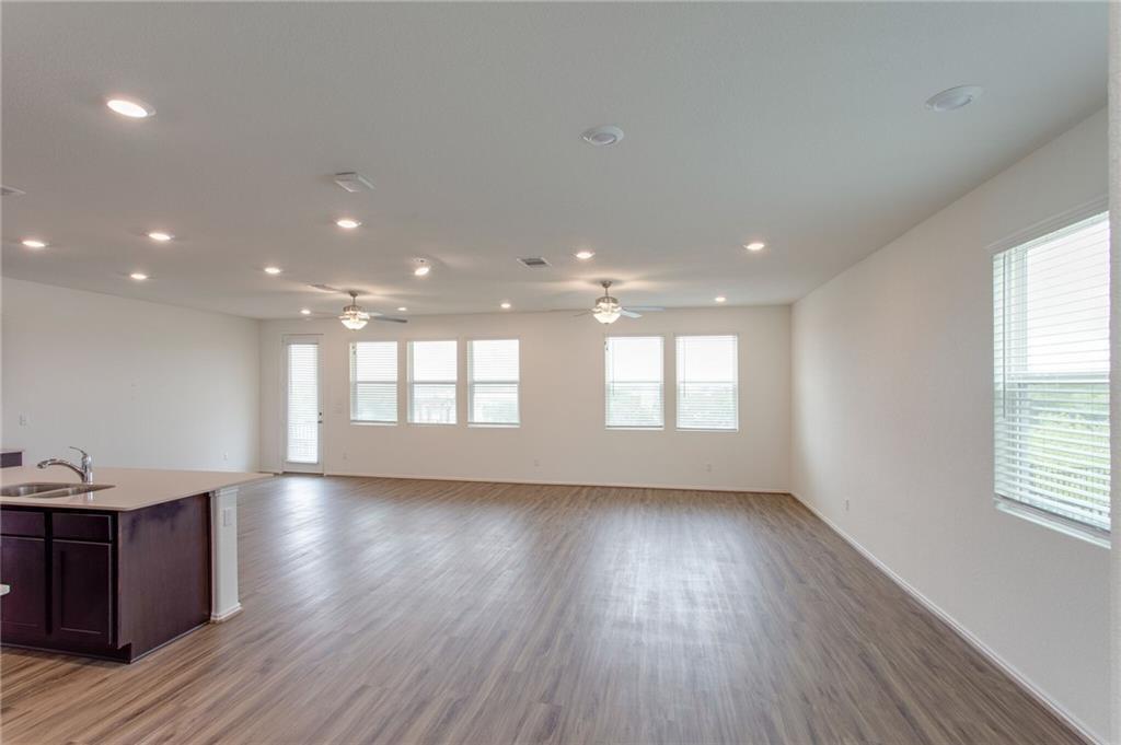224 Montauk Loop Property Photo 5