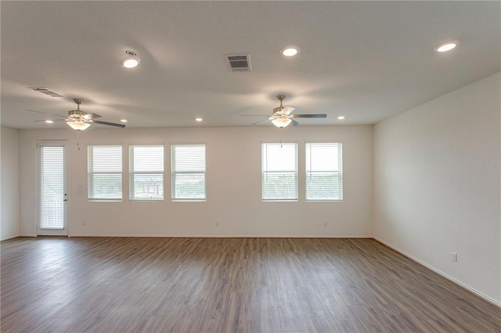 224 Montauk Loop Property Photo 6