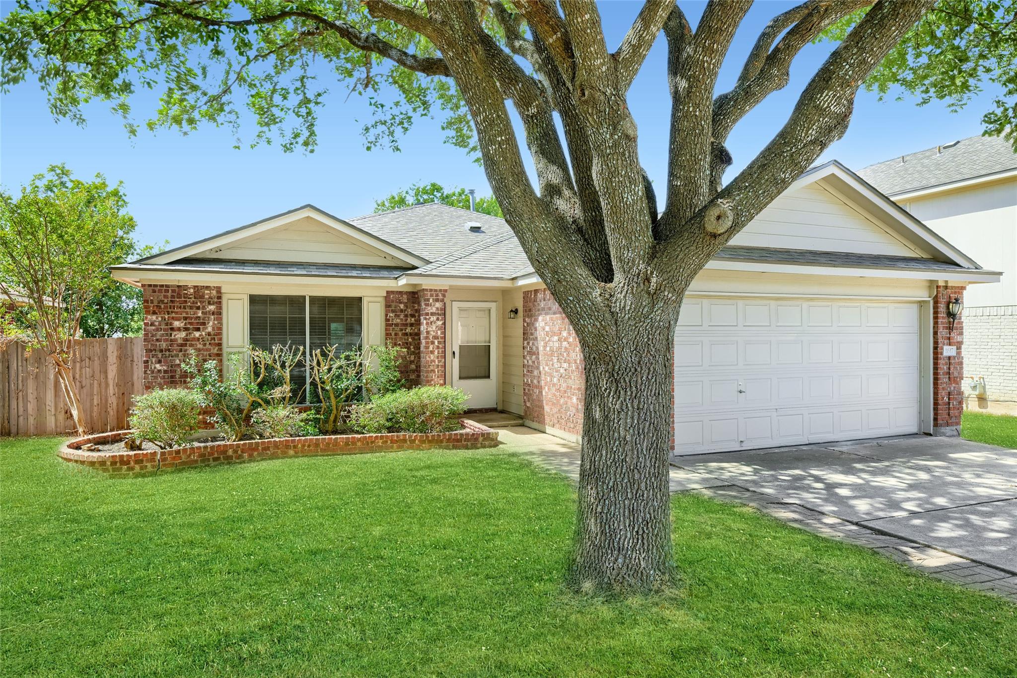 1617 Balmorhea Ln Property Photo 3