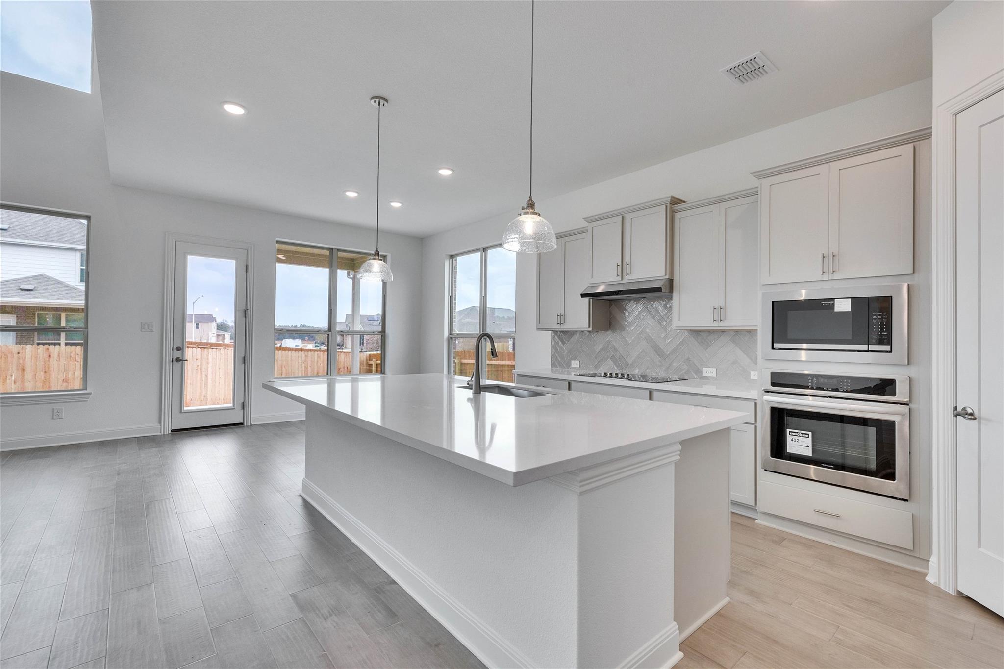 1733 Scenic Heights Trl Property Photo 3