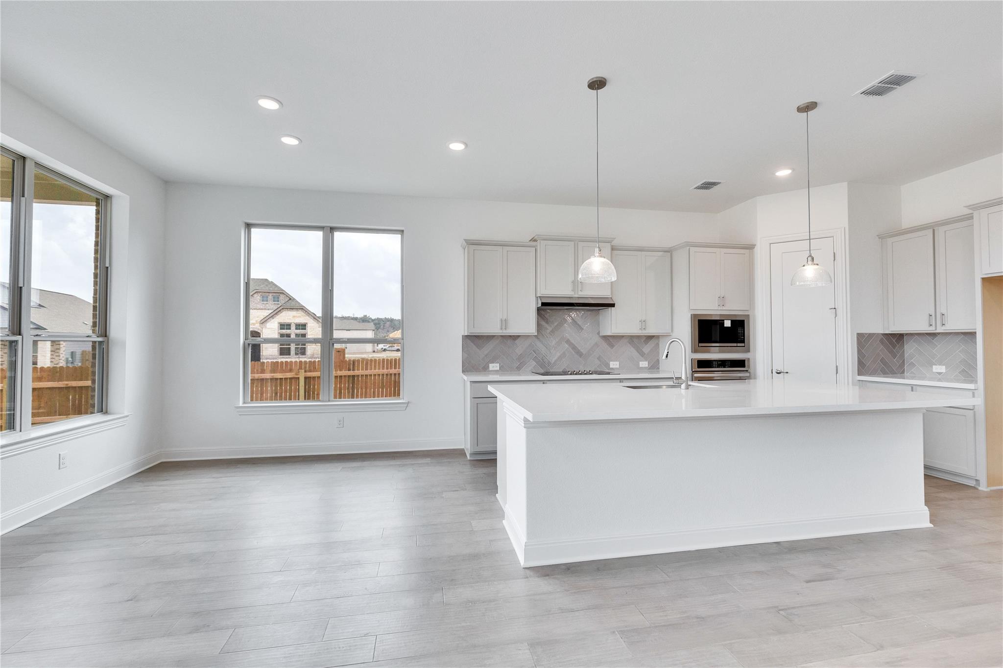 1733 Scenic Heights Trl Property Photo 4