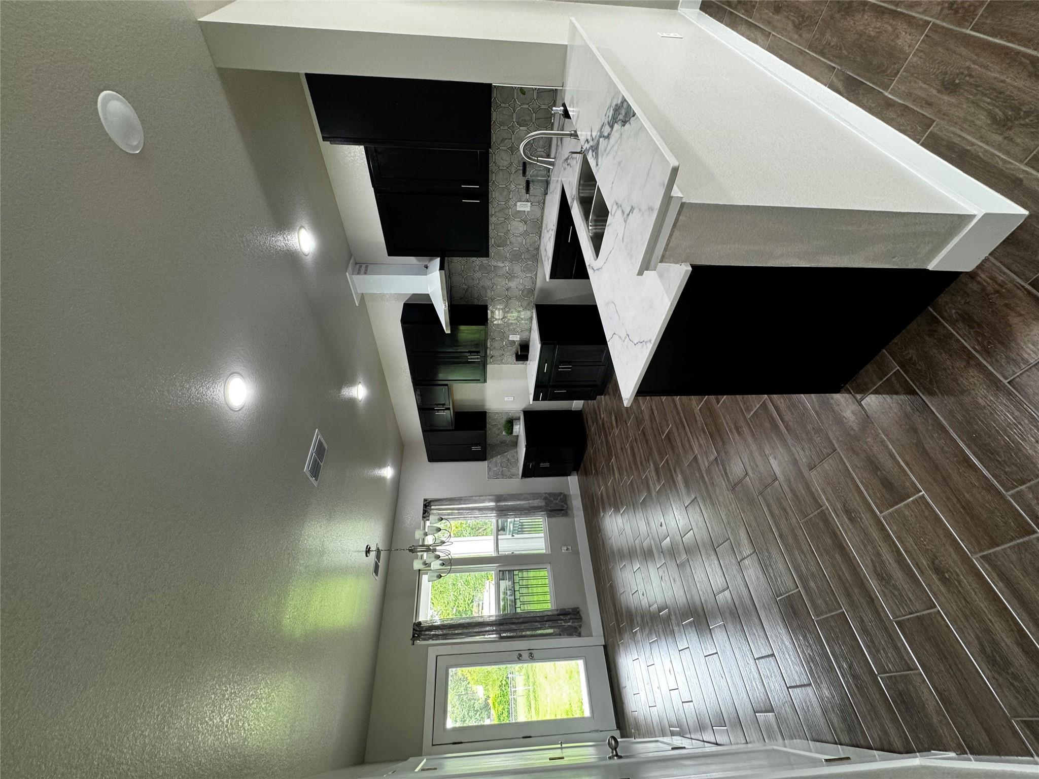 205 Third St Property Photo 6