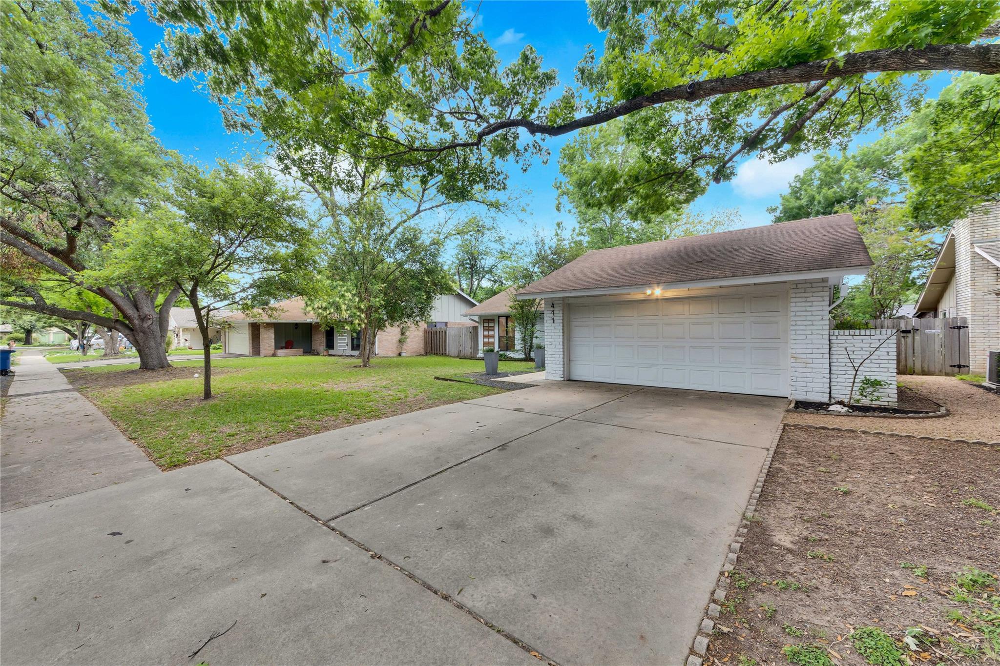 411 Chihuahua Trl Property Photo 2