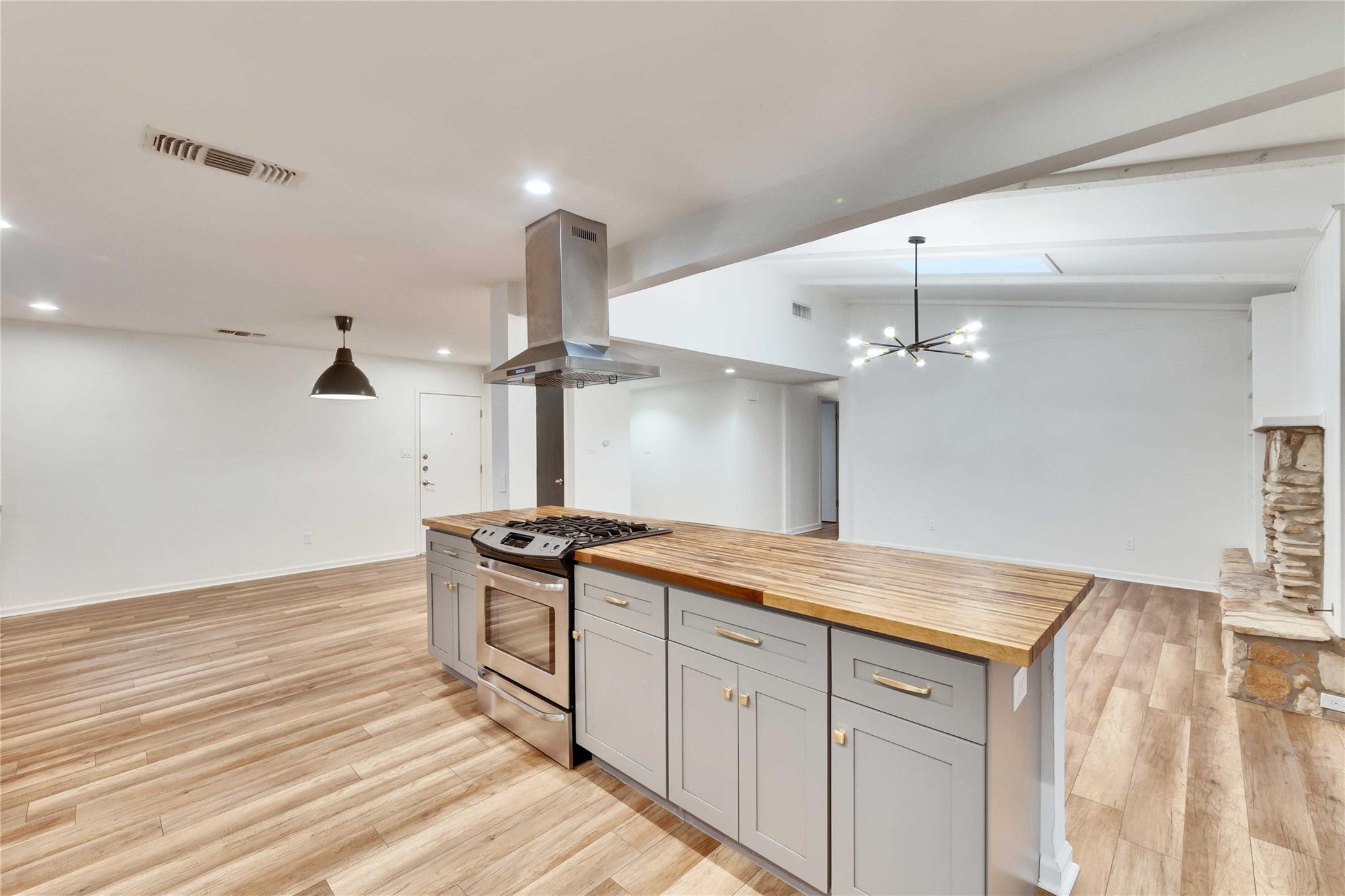 411 Chihuahua Trl Property Photo 5