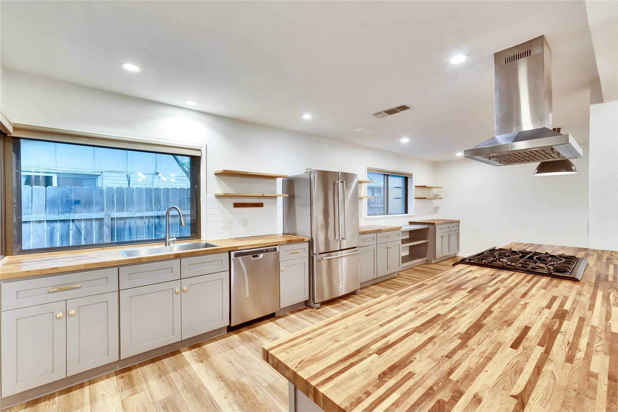 411 Chihuahua Trl Property Photo 6