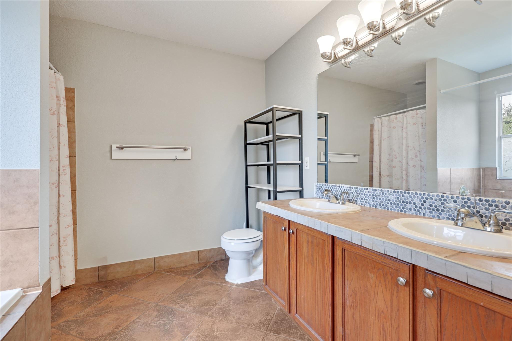 3800 Hickox Dr Property Photo 28