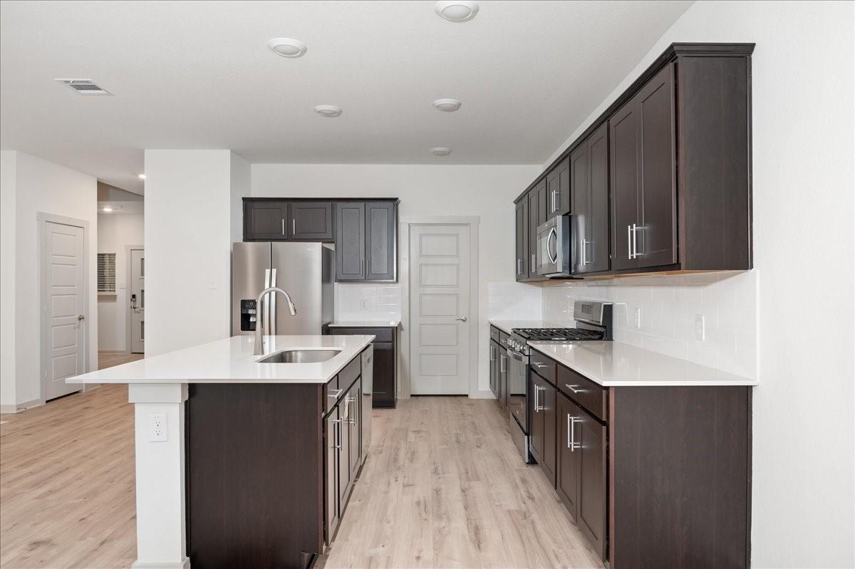 224 Fairfax Ave Property Photo 3