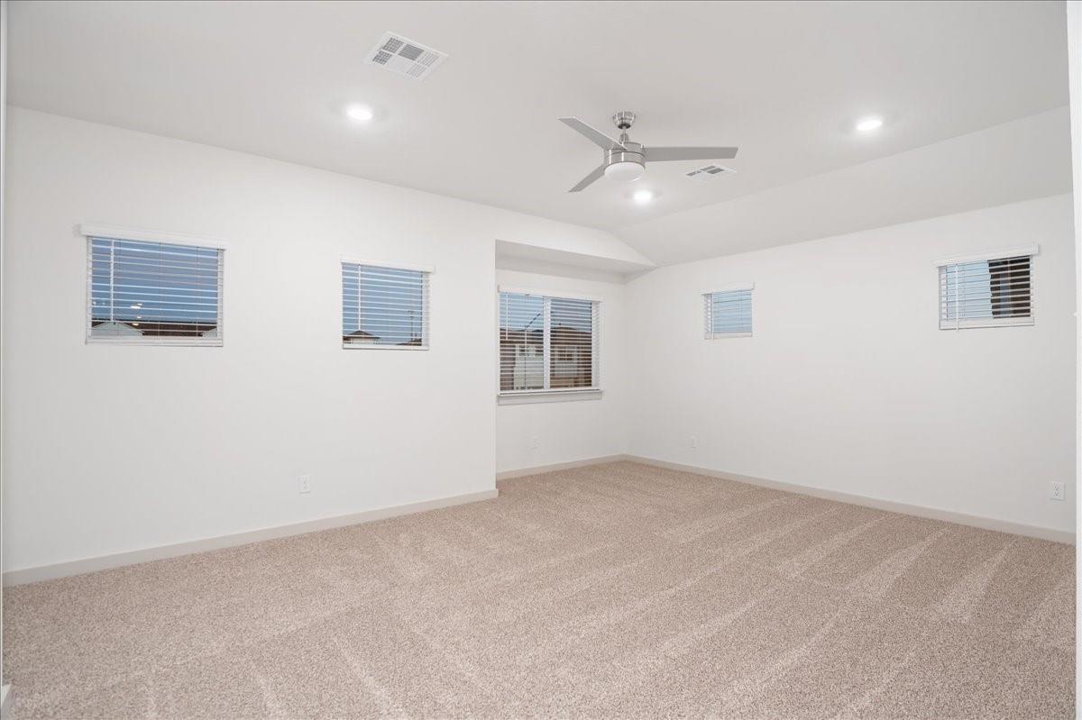 224 Fairfax Ave Property Photo 6