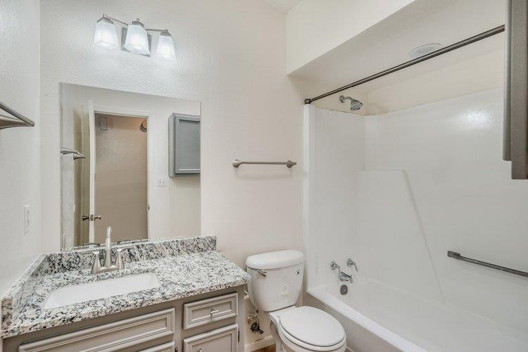 1102-1104-1106 Academy St Property Photo 13