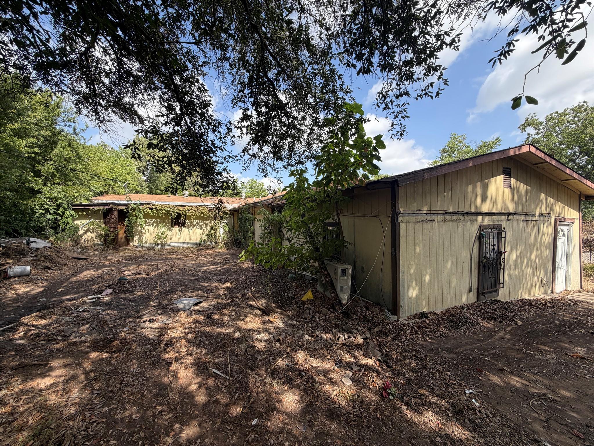 4909 Eastdale Dr Property Photo 3