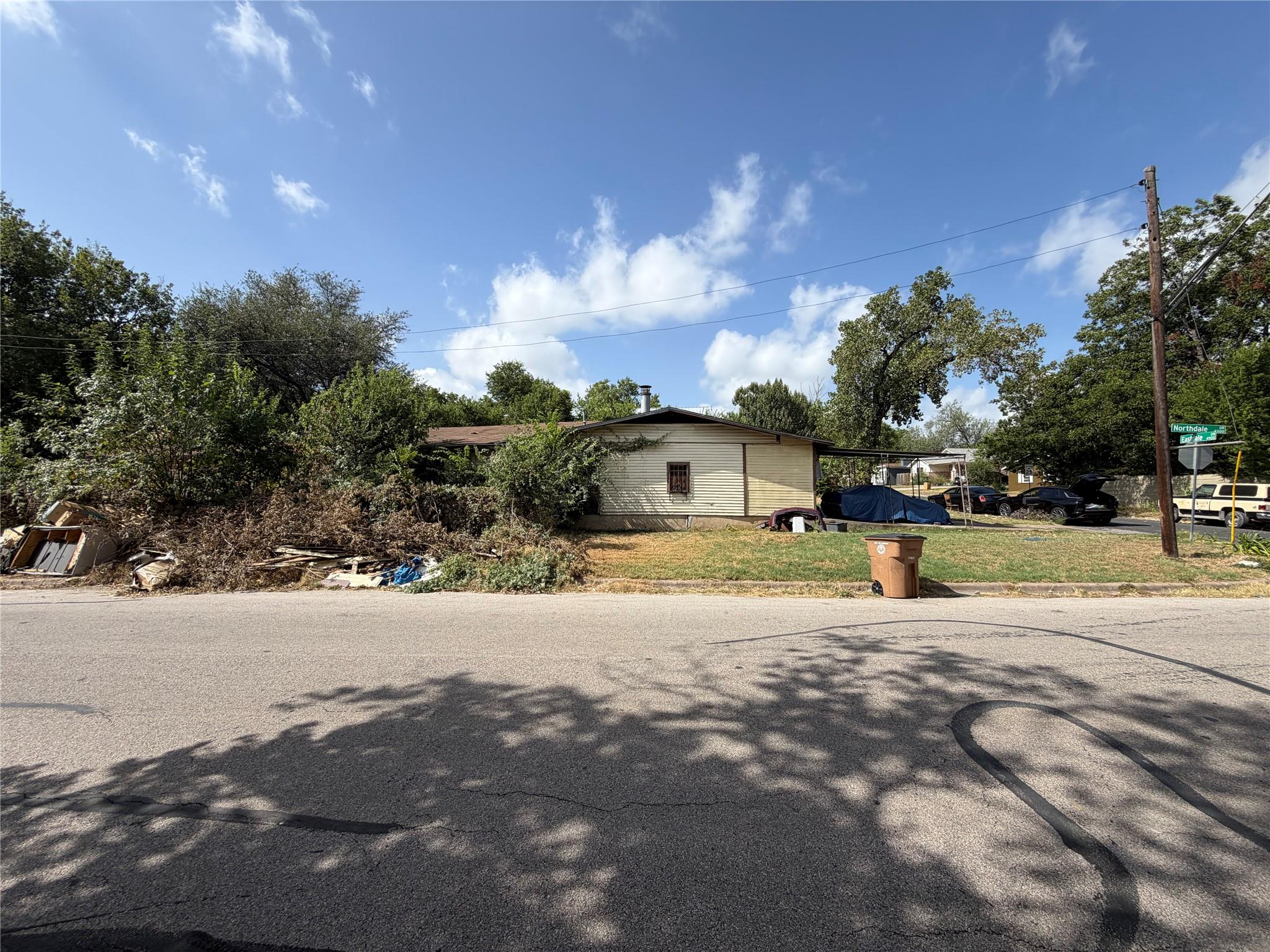 4909 Eastdale Dr Property Photo 4