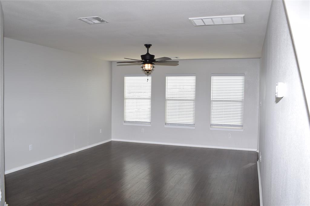 375 Housefinch Loop Property Photo 3