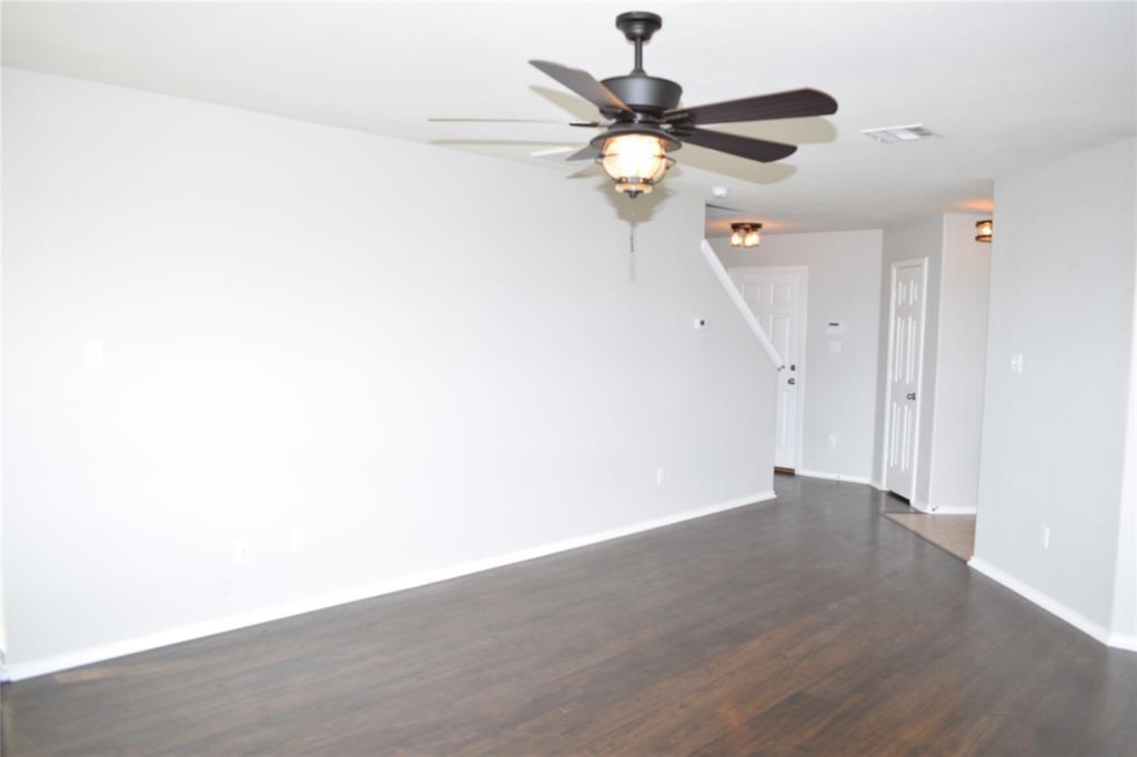 375 Housefinch Loop Property Photo 4