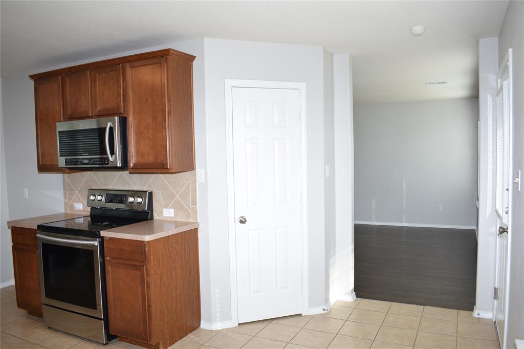 375 Housefinch Loop Property Photo 6