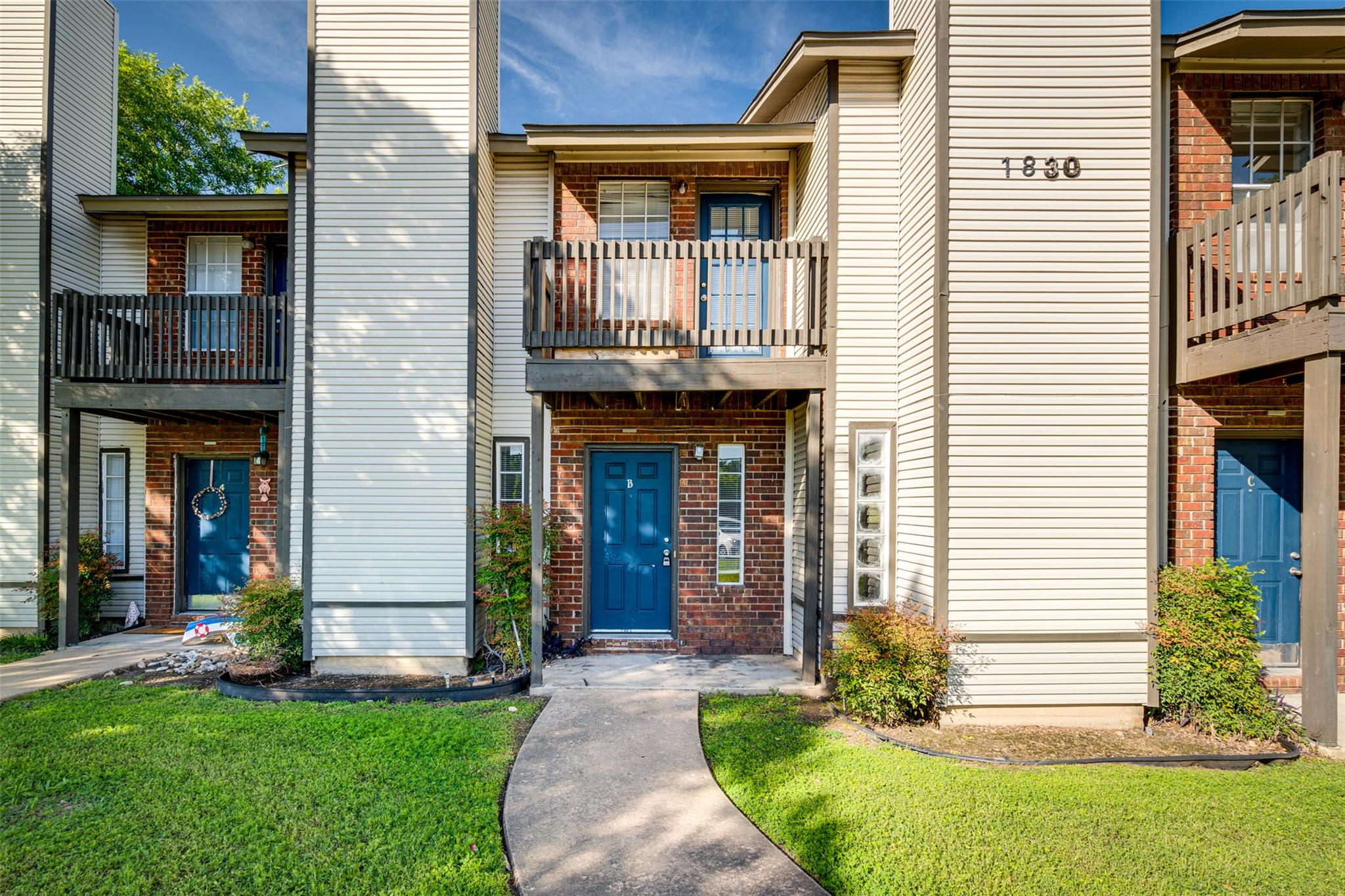 1830 River Crossing Cir #b Property Photo 1