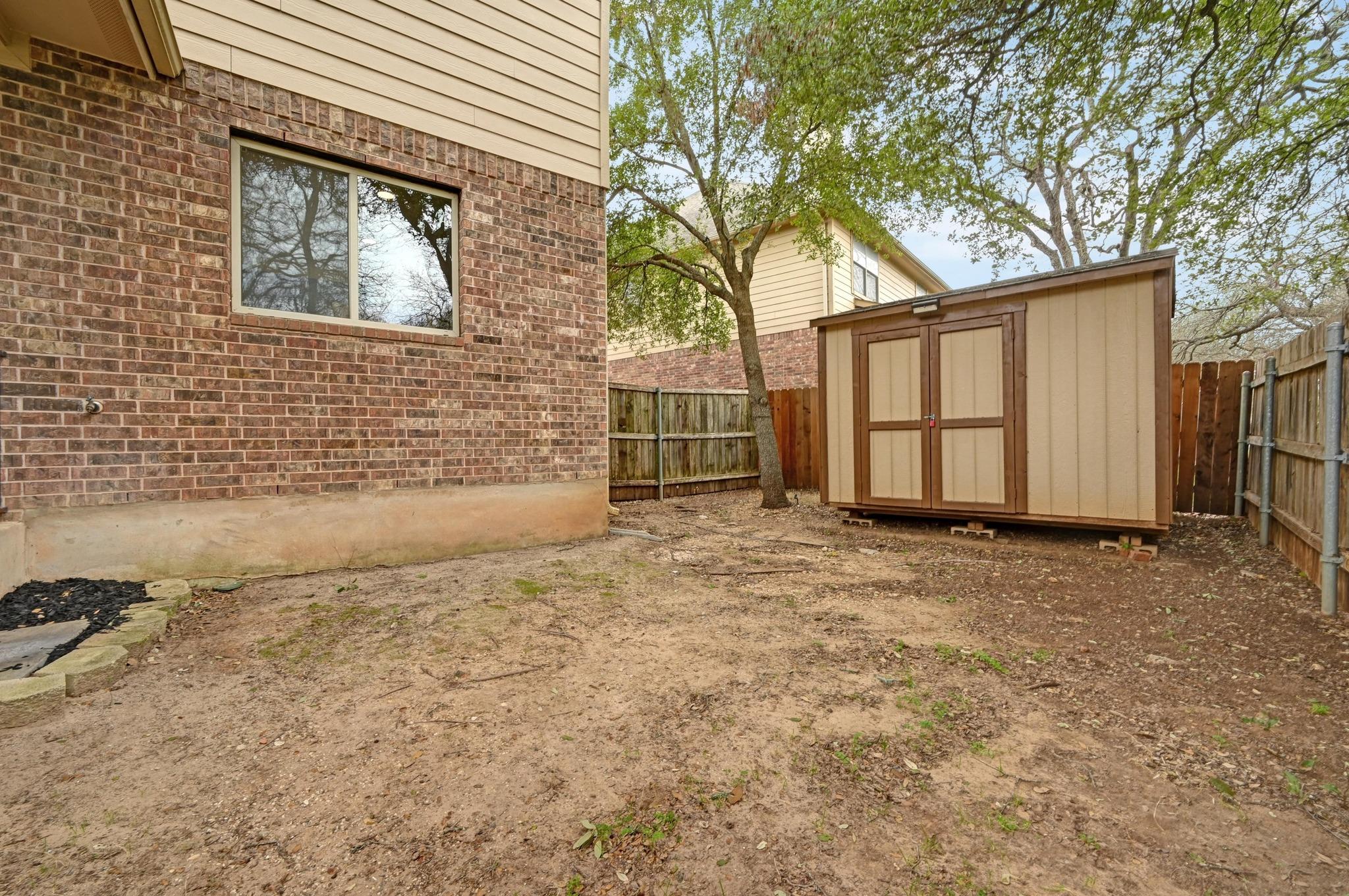 2304 Sully Creek Dr Property Photo 31