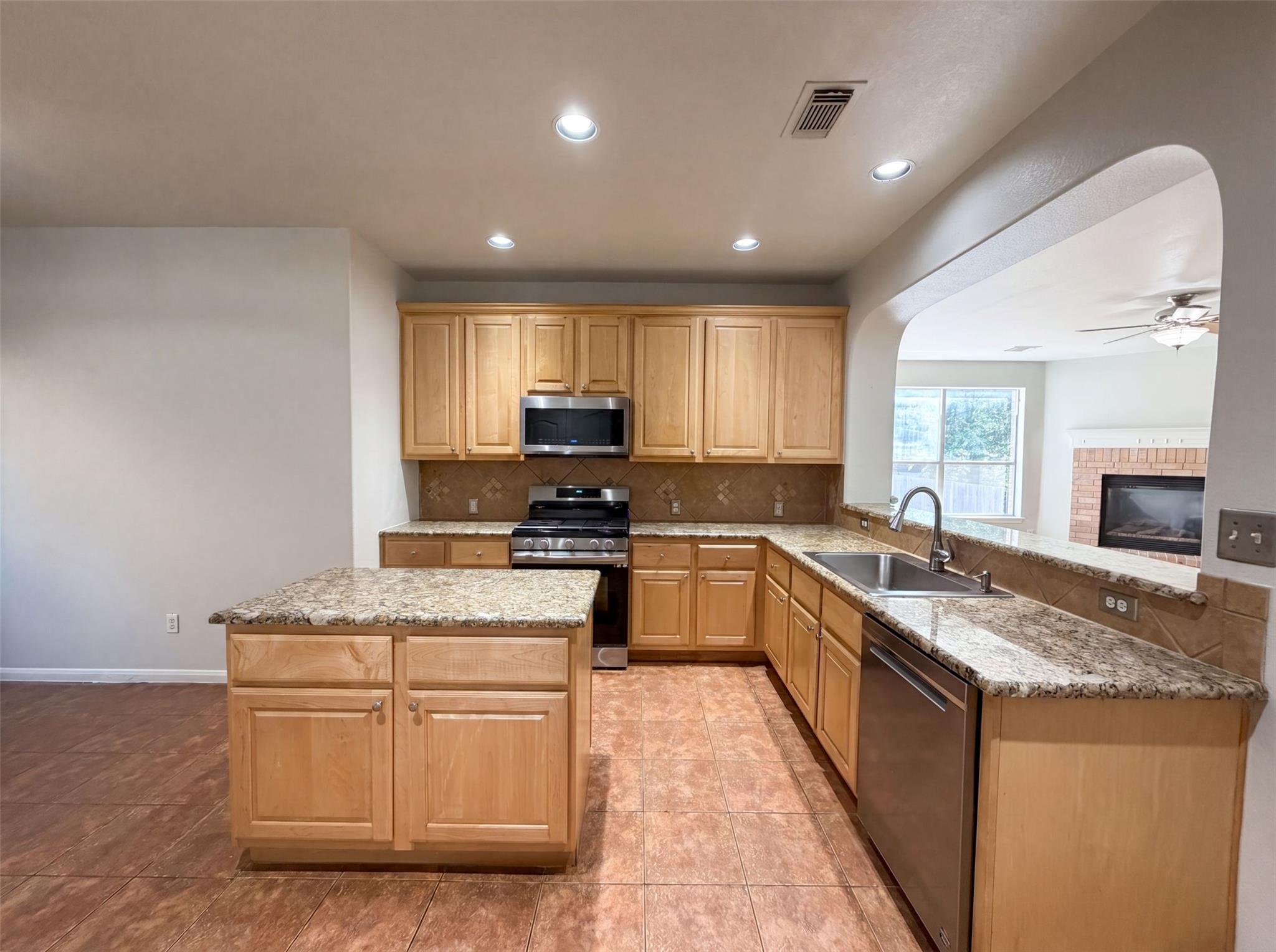 2404 Danciger Ln Property Photo 2