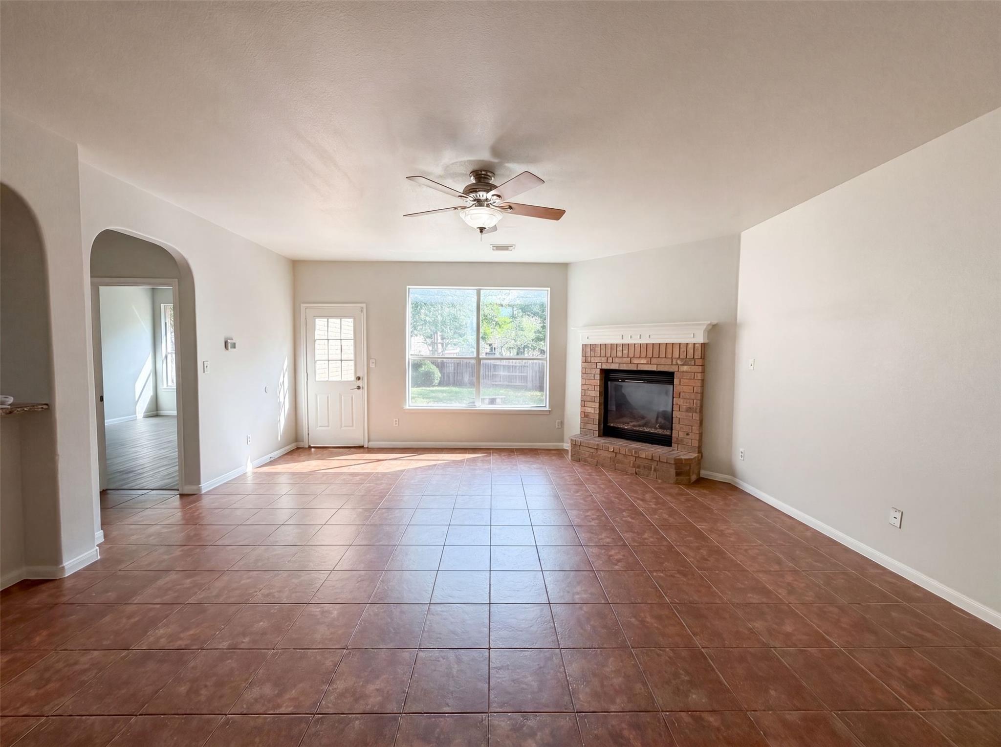 2404 Danciger Ln Property Photo 3