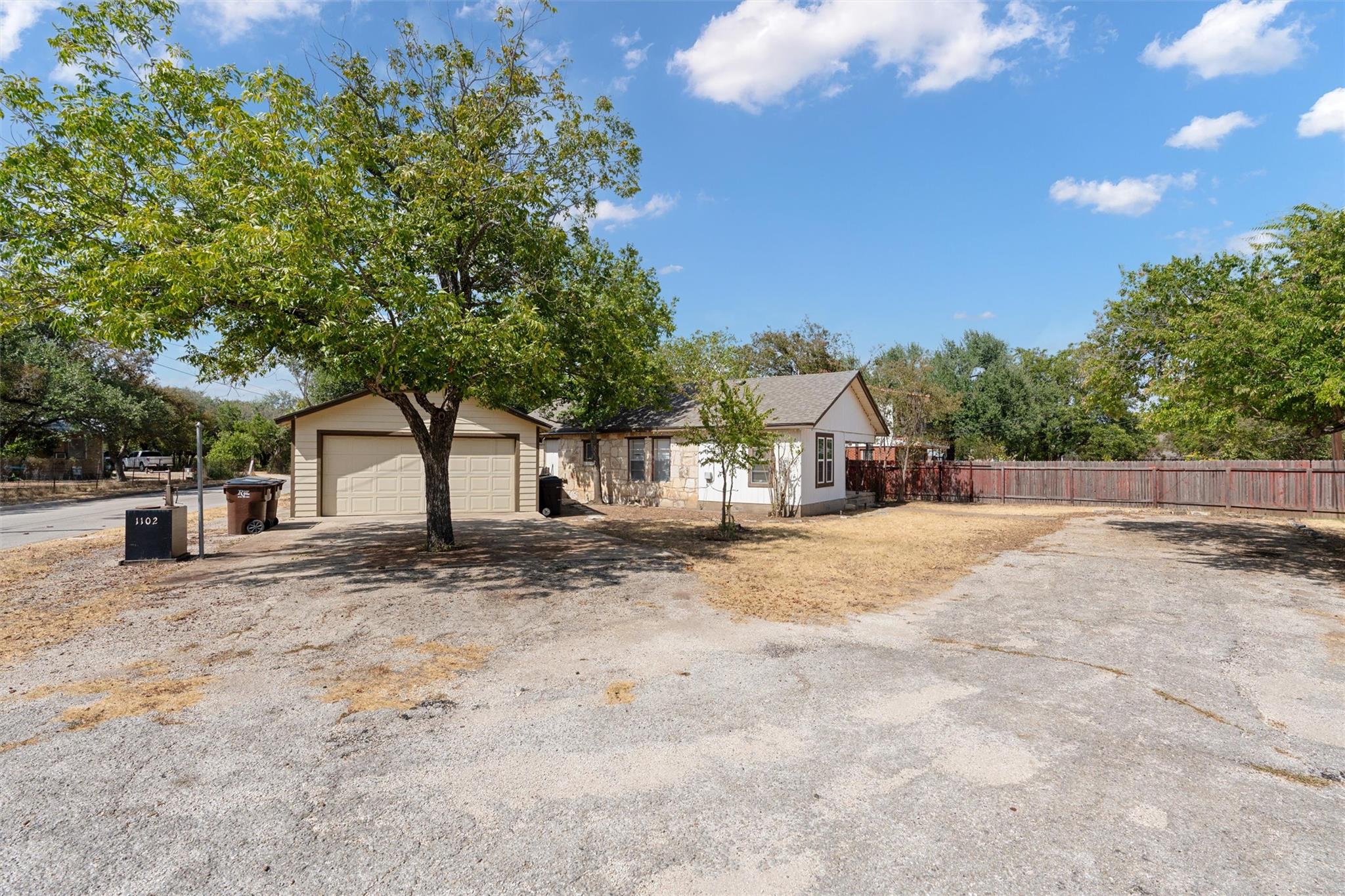 1102 Carlin Cv Property Photo 2