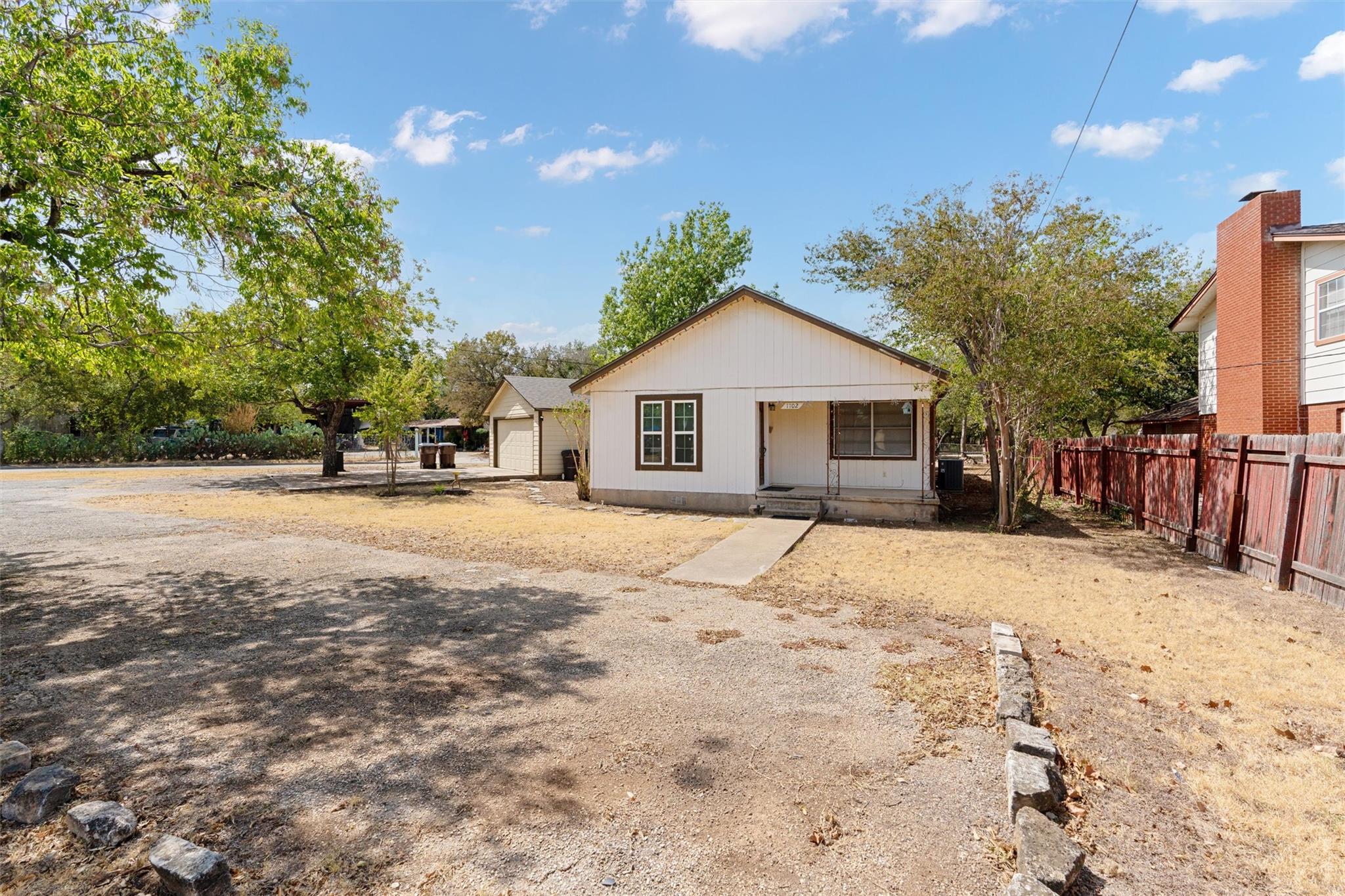 1102 Carlin Cv Property Photo 3
