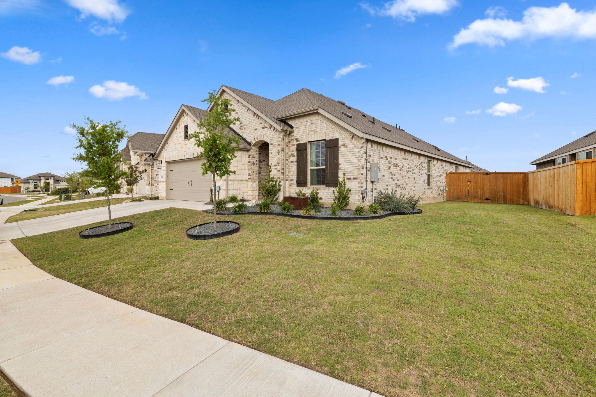 330 Bay Breeze Dr Property Photo 3