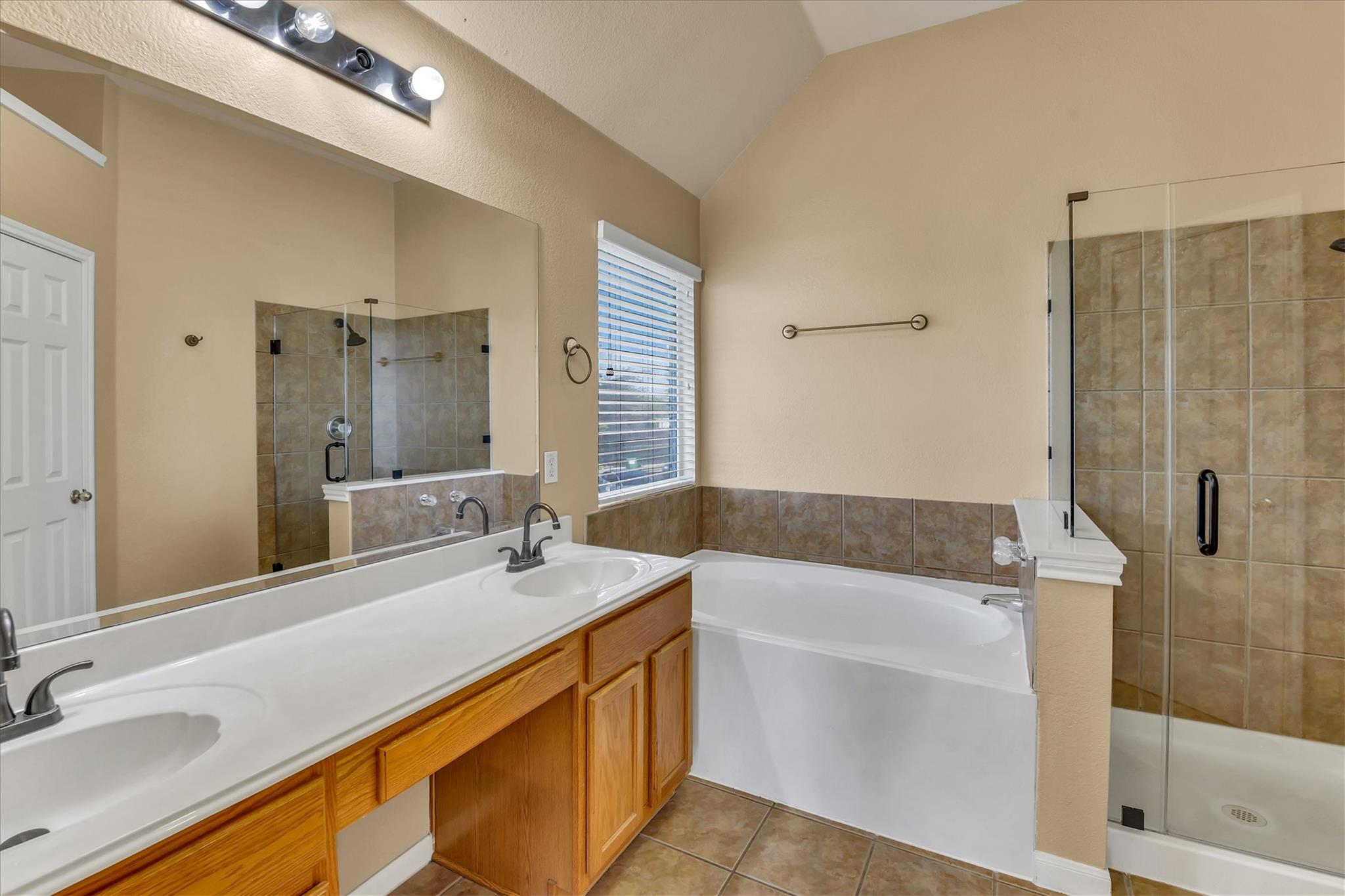 2132 Faldo Ln Property Photo 28