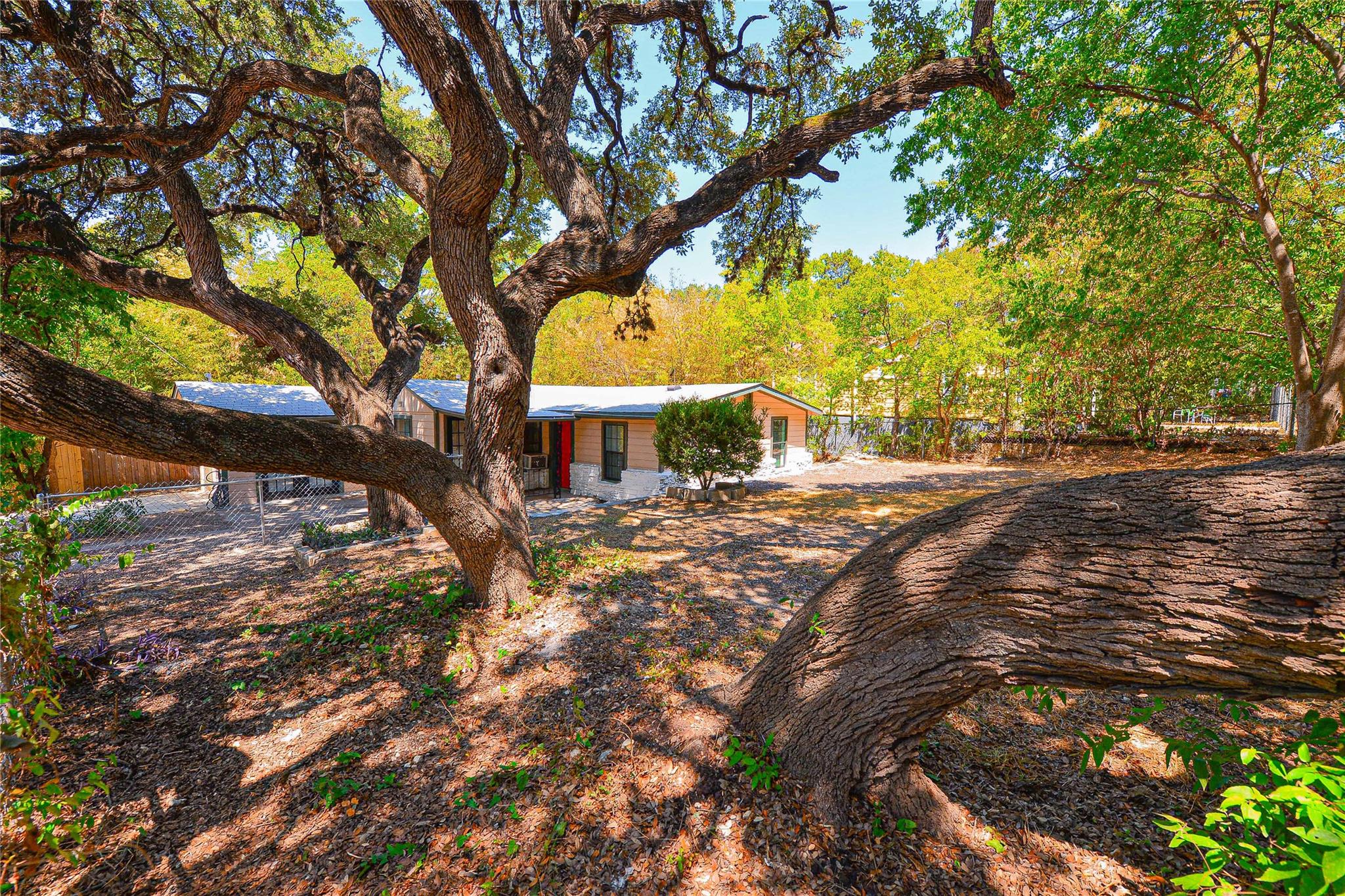 1100 W Johanna St Property Photo